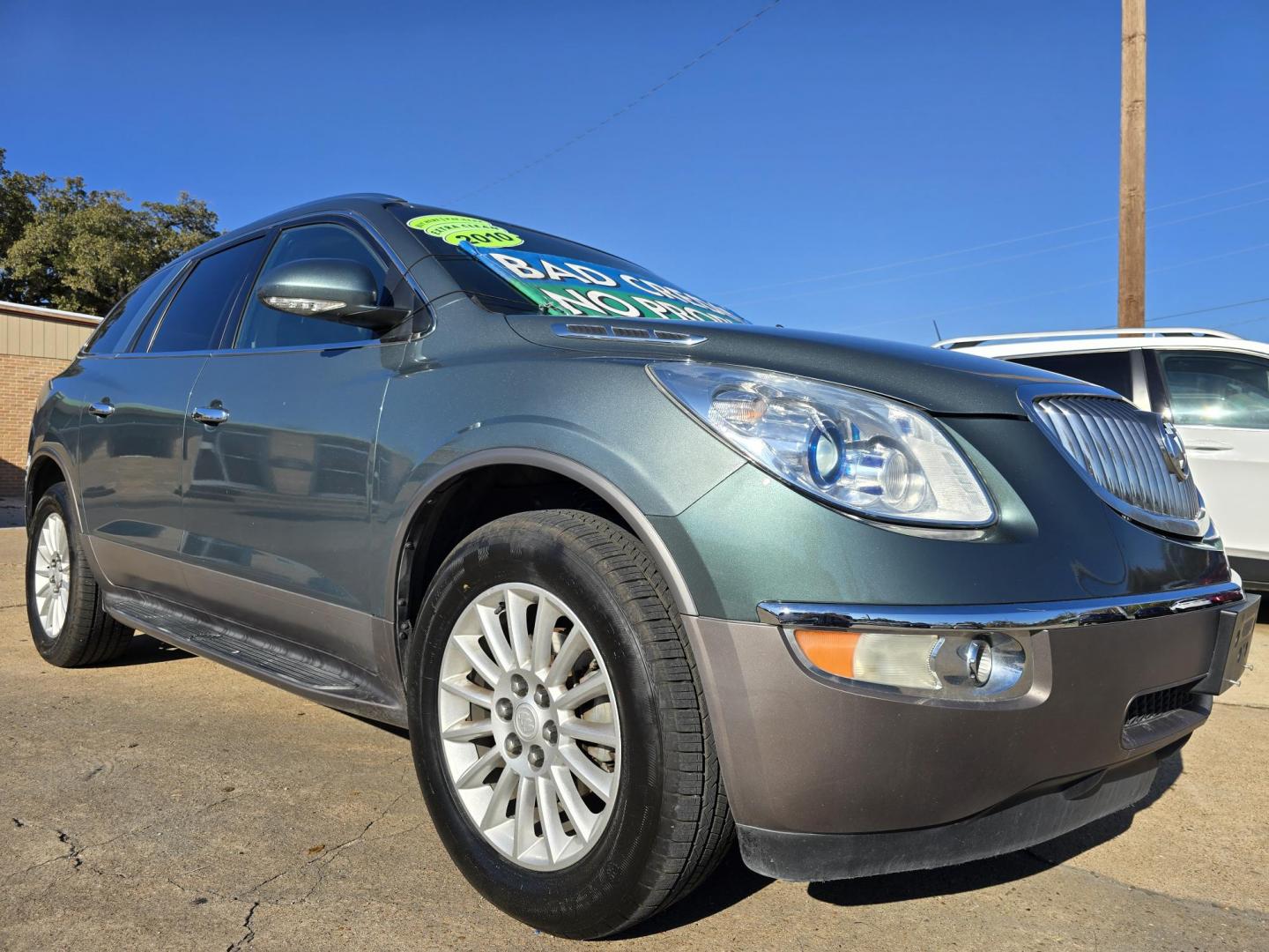 2010 GRAY Buick Enclave CXL (5GALRBED4AJ) , AUTO transmission, located at 2660 S.Garland Avenue, Garland, TX, 75041, (469) 298-3118, 32.885387, -96.656776 - Welcome to DallasAutos4Less, one of the Premier BUY HERE PAY HERE Dealers in the North Dallas Area. We specialize in financing to people with NO CREDIT or BAD CREDIT. We need proof of income, proof of residence, and a ID. Come buy your new car from us today!! This is a Super Clean 2010 BUICK ENCL - Photo#1