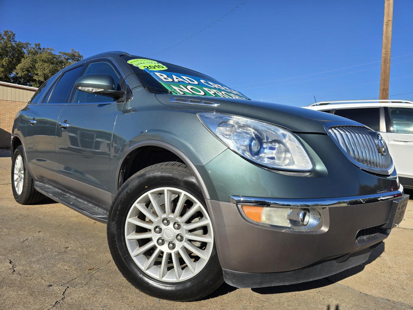 2010 GRAY Buick Enclave CXL (5GALRBED4AJ) , AUTO transmission, located at 2660 S.Garland Avenue, Garland, TX, 75041, (469) 298-3118, 32.885387, -96.656776 - Welcome to DallasAutos4Less, one of the Premier BUY HERE PAY HERE Dealers in the North Dallas Area. We specialize in financing to people with NO CREDIT or BAD CREDIT. We need proof of income, proof of residence, and a ID. Come buy your new car from us today!! This is a Super Clean 2010 BUICK ENCL - Photo#2