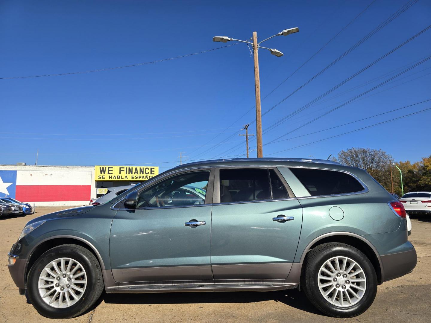 2010 GRAY Buick Enclave CXL (5GALRBED4AJ) , AUTO transmission, located at 2660 S.Garland Avenue, Garland, TX, 75041, (469) 298-3118, 32.885387, -96.656776 - Welcome to DallasAutos4Less, one of the Premier BUY HERE PAY HERE Dealers in the North Dallas Area. We specialize in financing to people with NO CREDIT or BAD CREDIT. We need proof of income, proof of residence, and a ID. Come buy your new car from us today!! This is a Super Clean 2010 BUICK ENCL - Photo#6