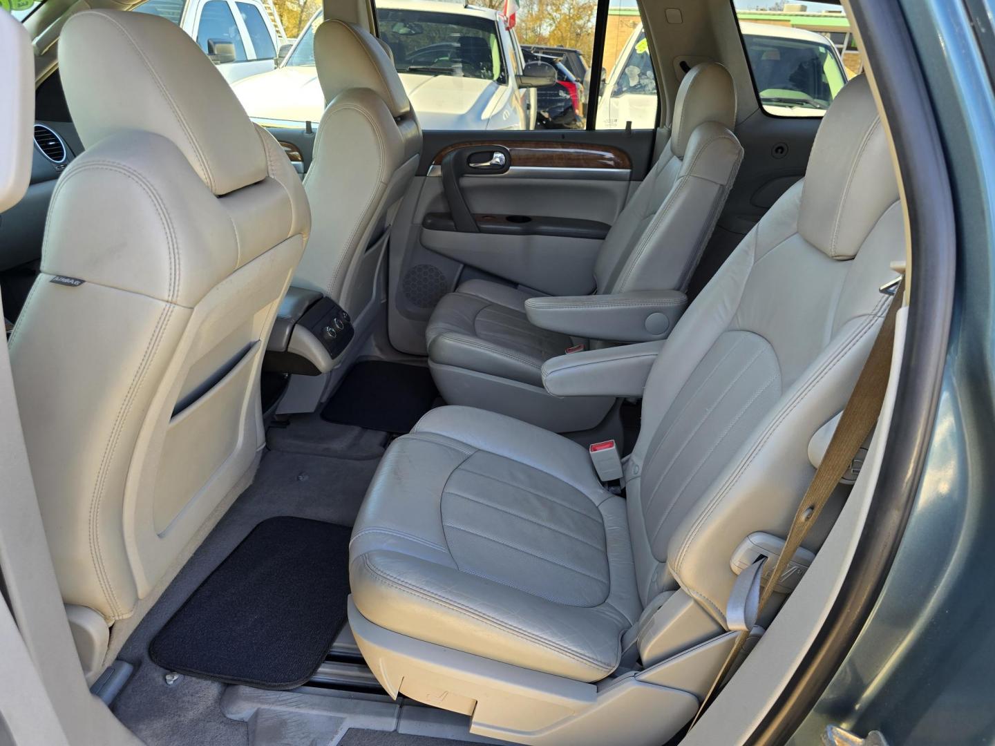 2010 GRAY Buick Enclave CXL (5GALRBED4AJ) , AUTO transmission, located at 2660 S.Garland Avenue, Garland, TX, 75041, (469) 298-3118, 32.885387, -96.656776 - Welcome to DallasAutos4Less, one of the Premier BUY HERE PAY HERE Dealers in the North Dallas Area. We specialize in financing to people with NO CREDIT or BAD CREDIT. We need proof of income, proof of residence, and a ID. Come buy your new car from us today!! This is a Super Clean 2010 BUICK ENCL - Photo#16