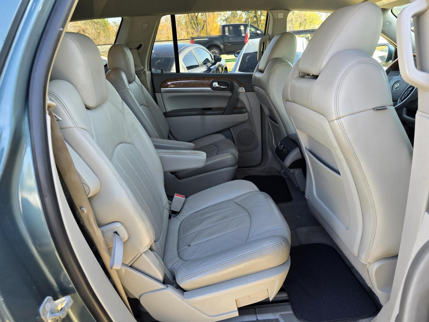 2010 GRAY Buick Enclave CXL (5GALRBED4AJ) , AUTO transmission, located at 2660 S.Garland Avenue, Garland, TX, 75041, (469) 298-3118, 32.885387, -96.656776 - Welcome to DallasAutos4Less, one of the Premier BUY HERE PAY HERE Dealers in the North Dallas Area. We specialize in financing to people with NO CREDIT or BAD CREDIT. We need proof of income, proof of residence, and a ID. Come buy your new car from us today!! This is a Super Clean 2010 BUICK ENCL - Photo#19