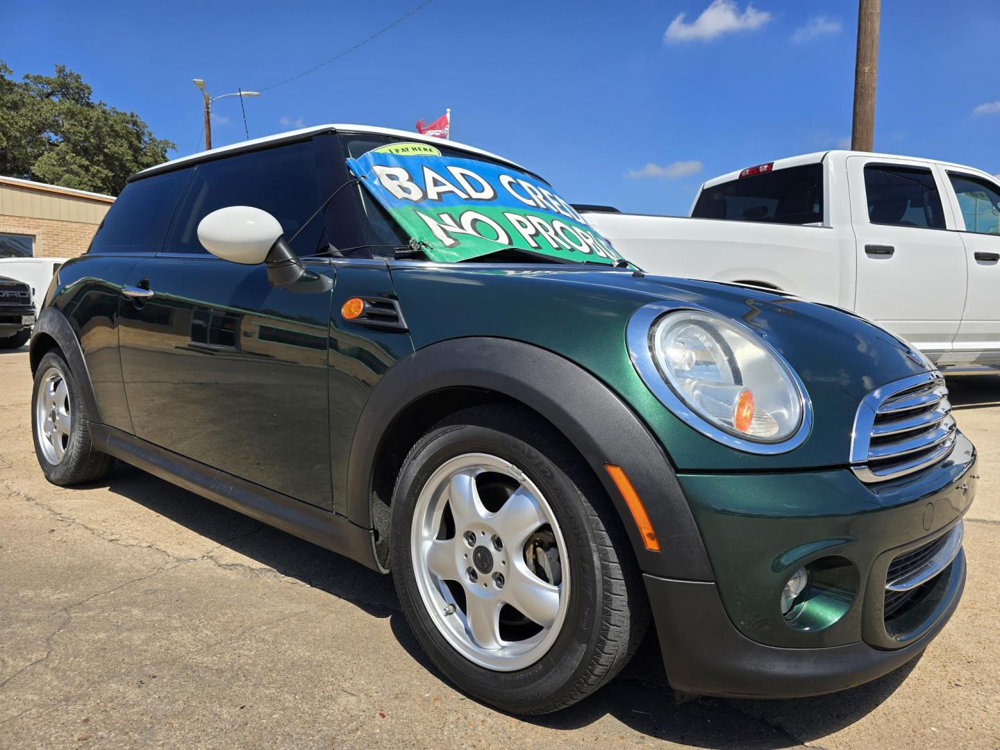 2011 Green Mini Cooper (WMWSU3C53BT) with an TURBO engine, AUTO transmission, located at 2660 S.Garland Avenue, Garland, TX, 75041, (469) 298-3118, 32.885387, -96.656776 - Photo#1