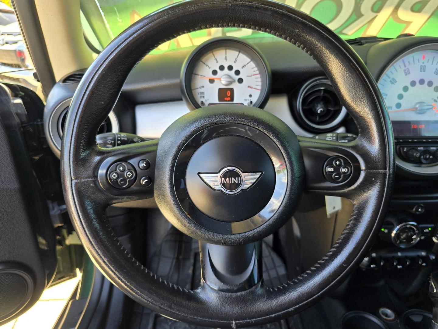 2011 Green Mini Cooper (WMWSU3C53BT) with an TURBO engine, AUTO transmission, located at 2660 S.Garland Avenue, Garland, TX, 75041, (469) 298-3118, 32.885387, -96.656776 - Photo#12