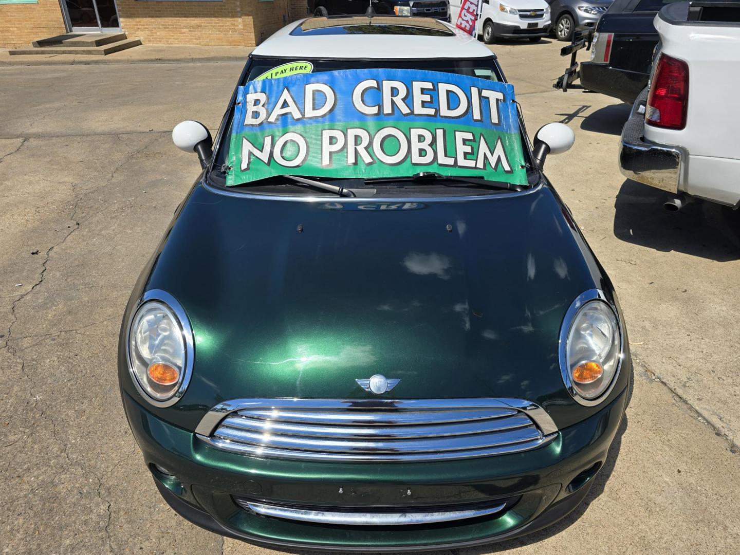 2011 Green Mini Cooper (WMWSU3C53BT) with an TURBO engine, AUTO transmission, located at 2660 S.Garland Avenue, Garland, TX, 75041, (469) 298-3118, 32.885387, -96.656776 - Photo#7