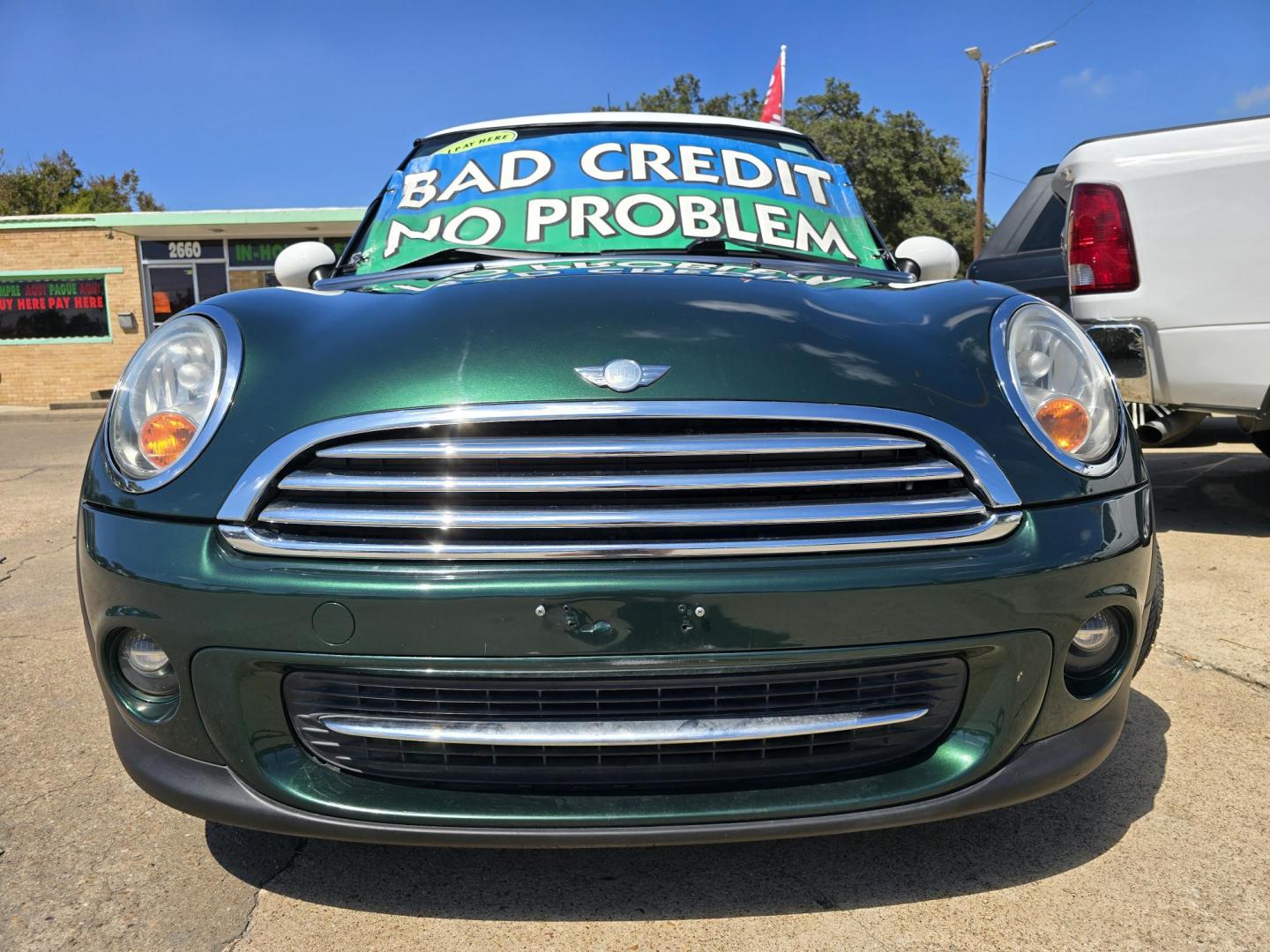 2011 Green Mini Cooper (WMWSU3C53BT) with an TURBO engine, AUTO transmission, located at 2660 S.Garland Avenue, Garland, TX, 75041, (469) 298-3118, 32.885387, -96.656776 - Photo#8