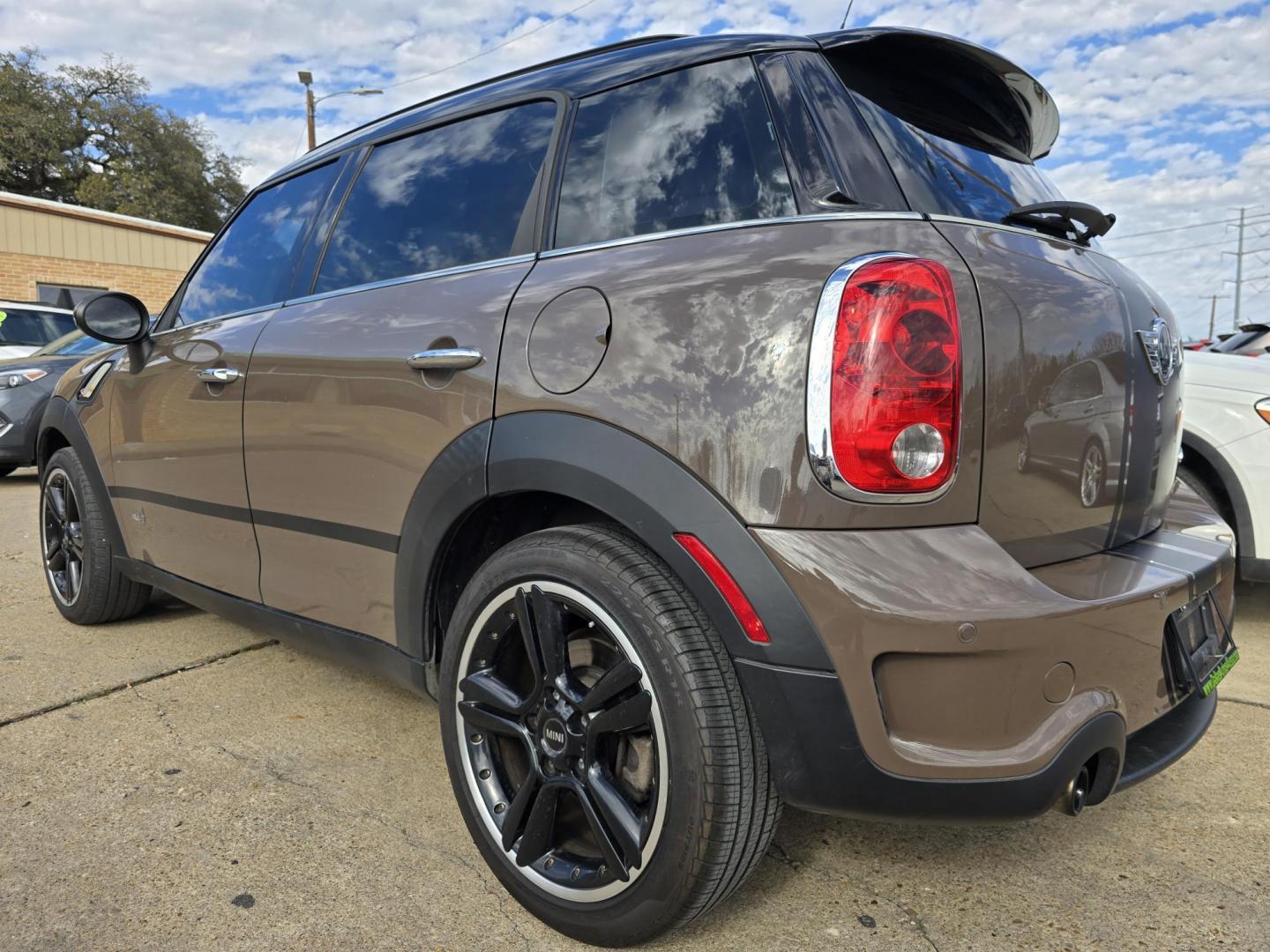 2011 BROWN Mini Cooper S ALL4 COUNTRYMAN (WMWZC5C59BW) with an 1.6L L4 DOHC 16V TURBO engine, AUTO transmission, located at 2660 S.Garland Avenue, Garland, TX, 75041, (469) 298-3118, 32.885387, -96.656776 - Photo#5