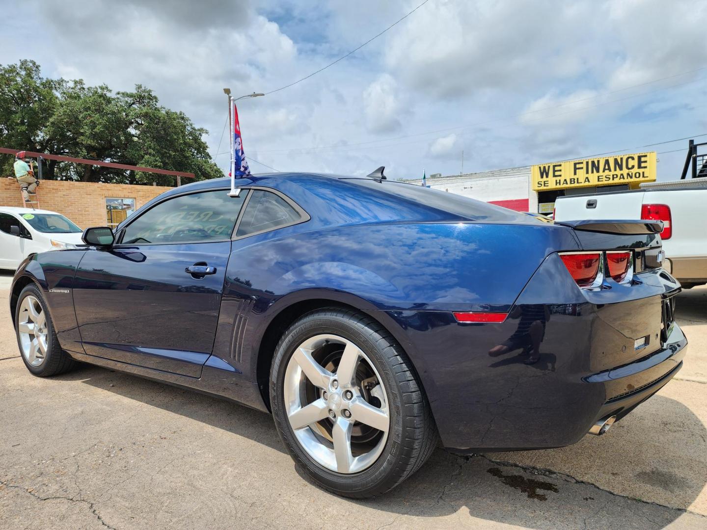 2012 Chevrolet Camaro Coupe 1LT (2G1FB1E30C9) with an 3.6L V6 DOHC 24V FFV engine, 6-Speed Automatic transmission, located at 2660 S.Garland Avenue, Garland, TX, 75041, (469) 298-3118, 32.885387, -96.656776 - Photo#4