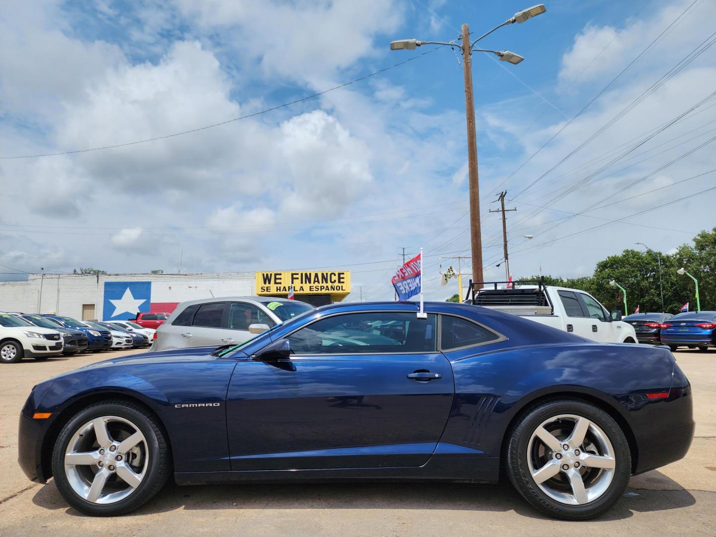 2012 Chevrolet Camaro Coupe 1LT (2G1FB1E30C9) with an 3.6L V6 DOHC 24V FFV engine, 6-Speed Automatic transmission, located at 2660 S.Garland Avenue, Garland, TX, 75041, (469) 298-3118, 32.885387, -96.656776 - Photo#6