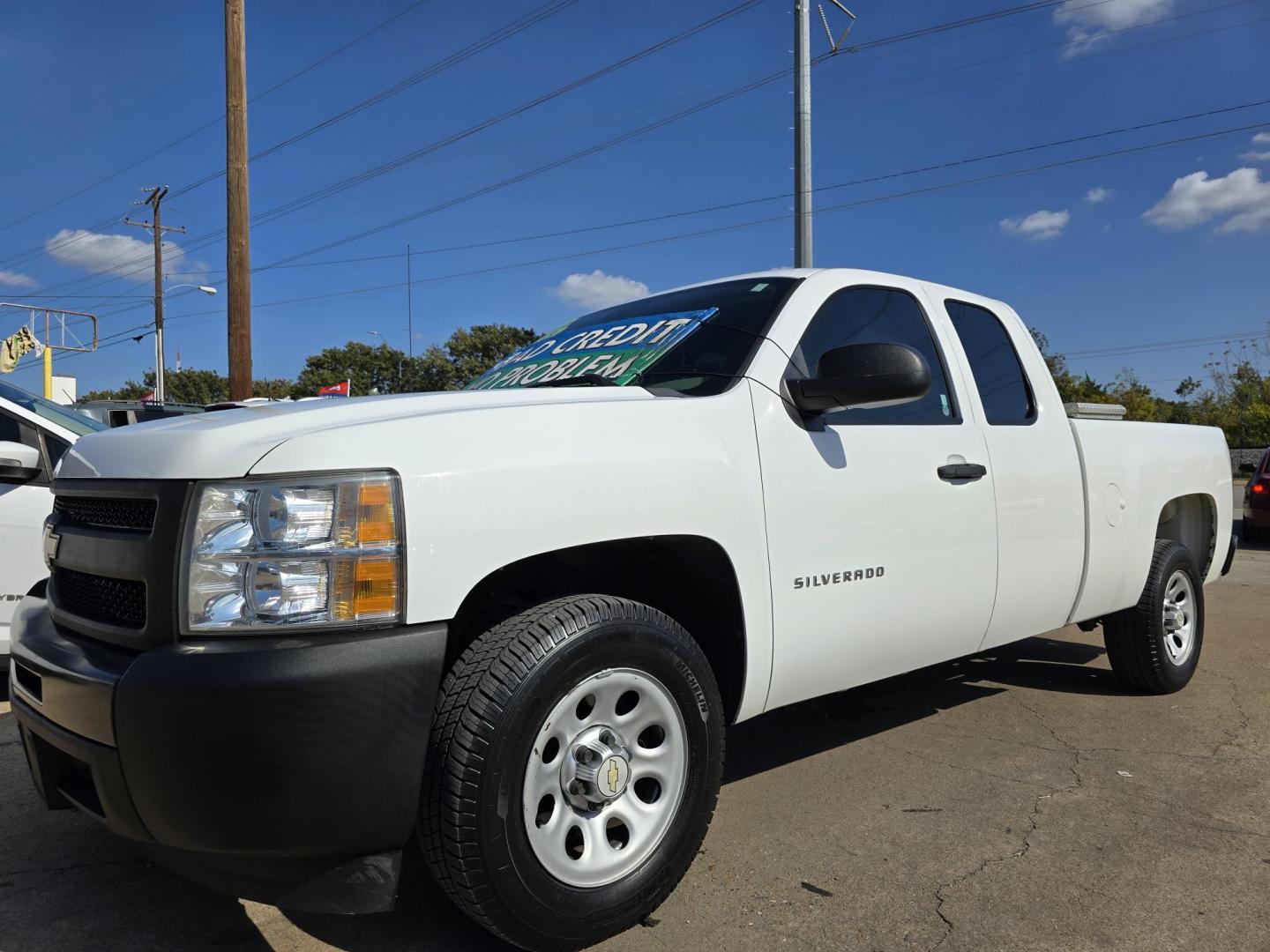 2013 WHITE Chevrolet Silverado 1500 LS (1GCRCPEA2DZ) with an 4.8L V8 OHV 16V engine, AUTO transmission, located at 2660 S.Garland Avenue, Garland, TX, 75041, (469) 298-3118, 32.885387, -96.656776 - Photo#8