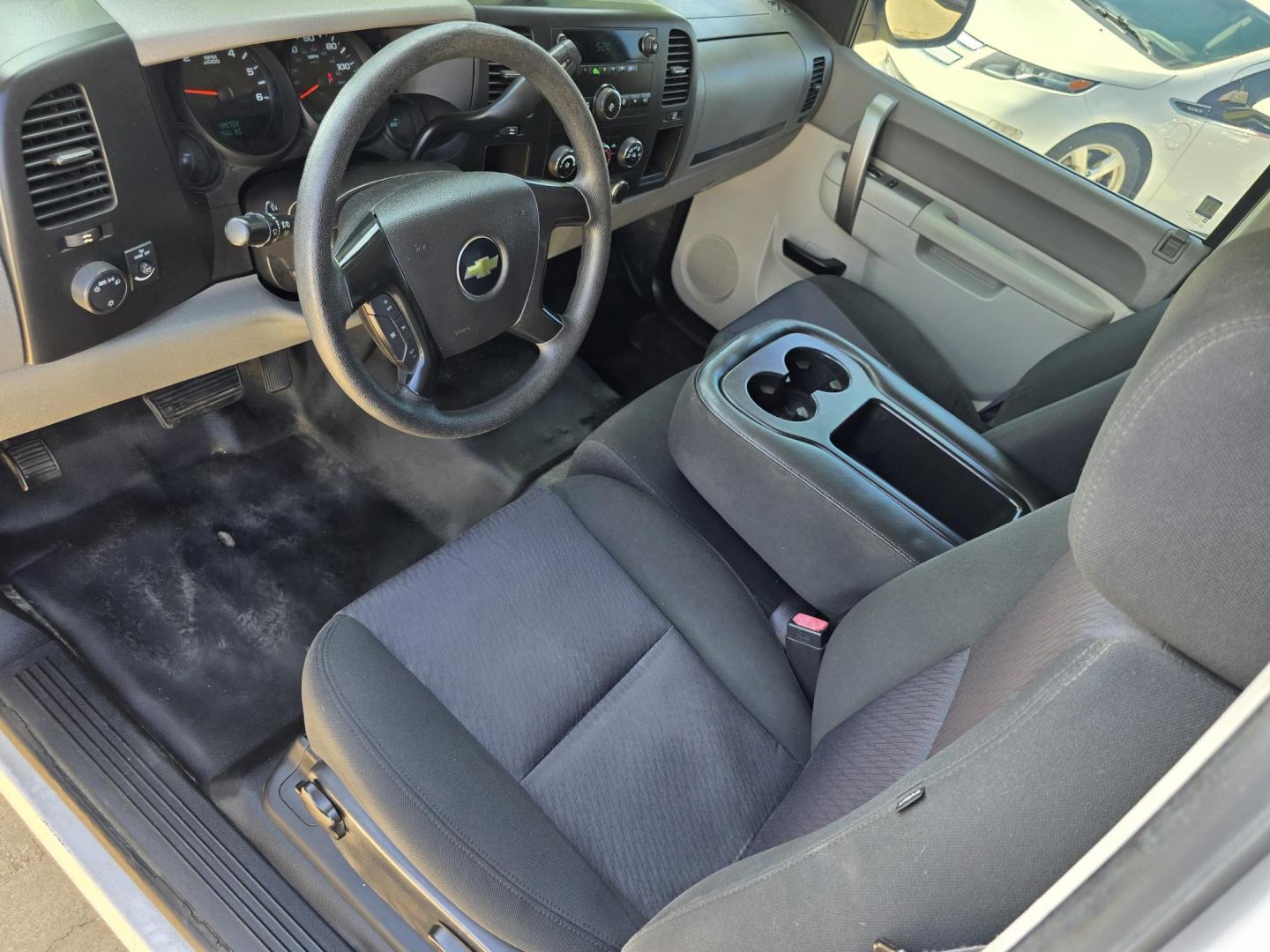 2013 WHITE Chevrolet Silverado 1500 LS (1GCRCPEA2DZ) with an 4.8L V8 OHV 16V engine, AUTO transmission, located at 2660 S.Garland Avenue, Garland, TX, 75041, (469) 298-3118, 32.885387, -96.656776 - Photo#11