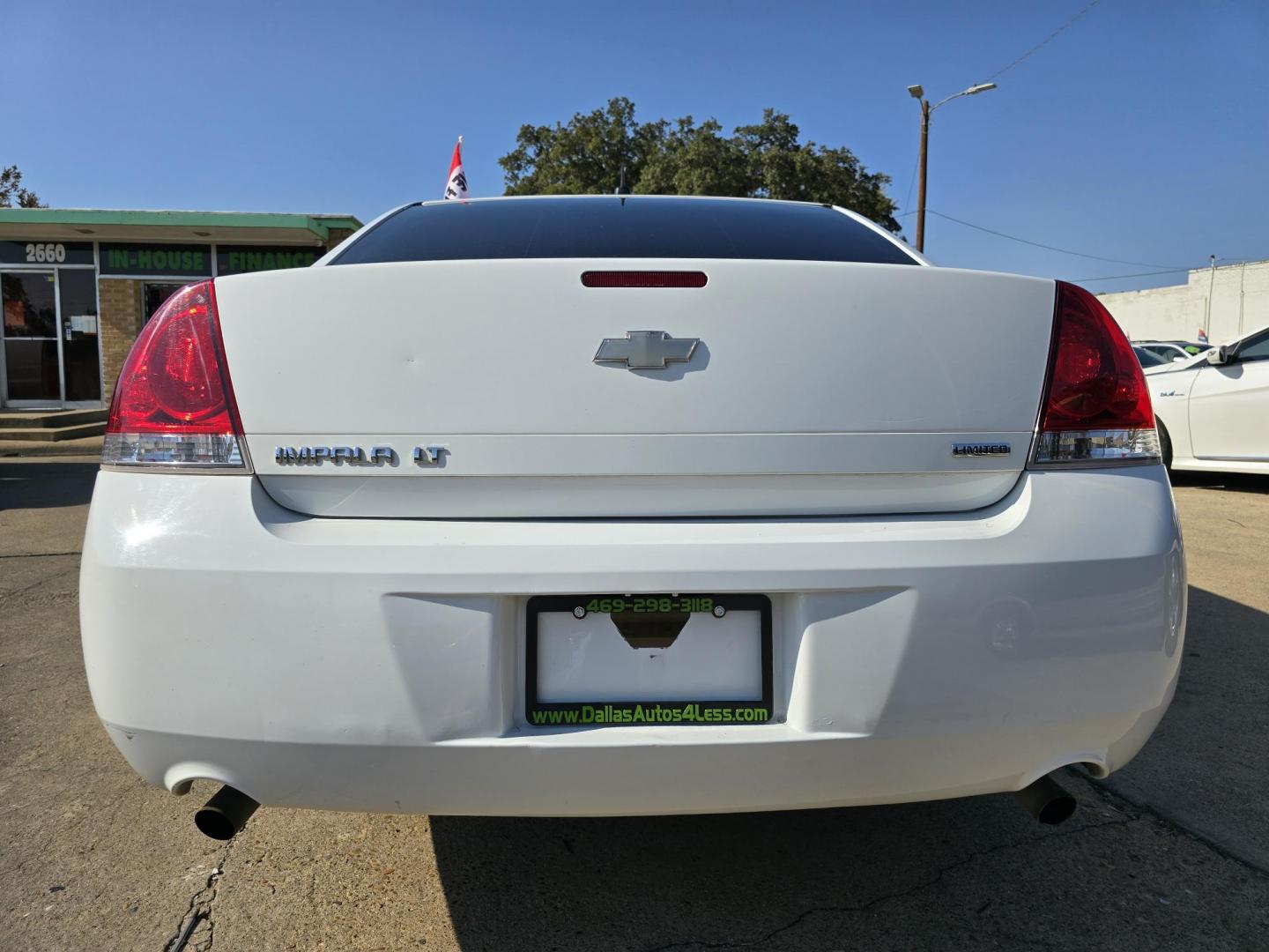 2014 WHITE Chevrolet Impala LT (2G1WB5E36E1) with an 3.6L V6 DOHC 16V FFV engine, 6-Speed Automatic transmission, located at 2660 S.Garland Avenue, Garland, TX, 75041, (469) 298-3118, 32.885387, -96.656776 - Photo#4