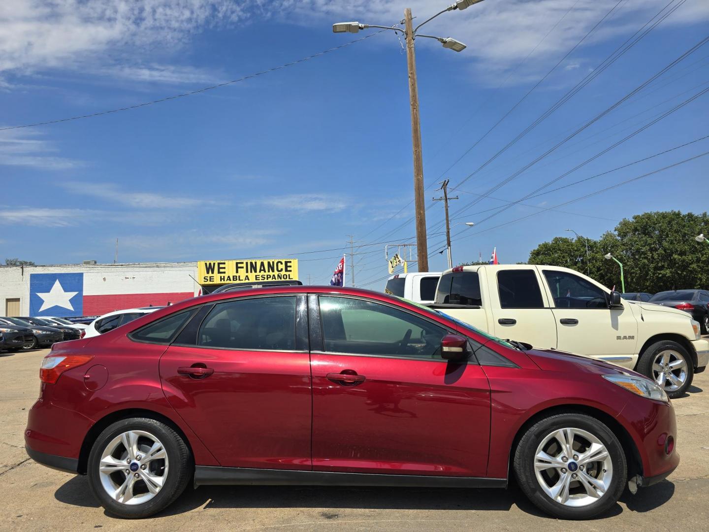 2014 RED /BEIGE FORD FOCUS SE SE (1FADP3F24EL) , AUTO transmission, located at 2660 S.Garland Avenue, Garland, TX, 75041, (469) 298-3118, 32.885387, -96.656776 - Welcome to DallasAutos4Less, one of the Premier BUY HERE PAY HERE Dealers in the North Dallas Area. We specialize in financing to people with NO CREDIT or BAD CREDIT. We need proof of income, proof of residence, and a ID. Come buy your new car from us today!! This is a Very clean 2014 FORD FOCUS - Photo#2