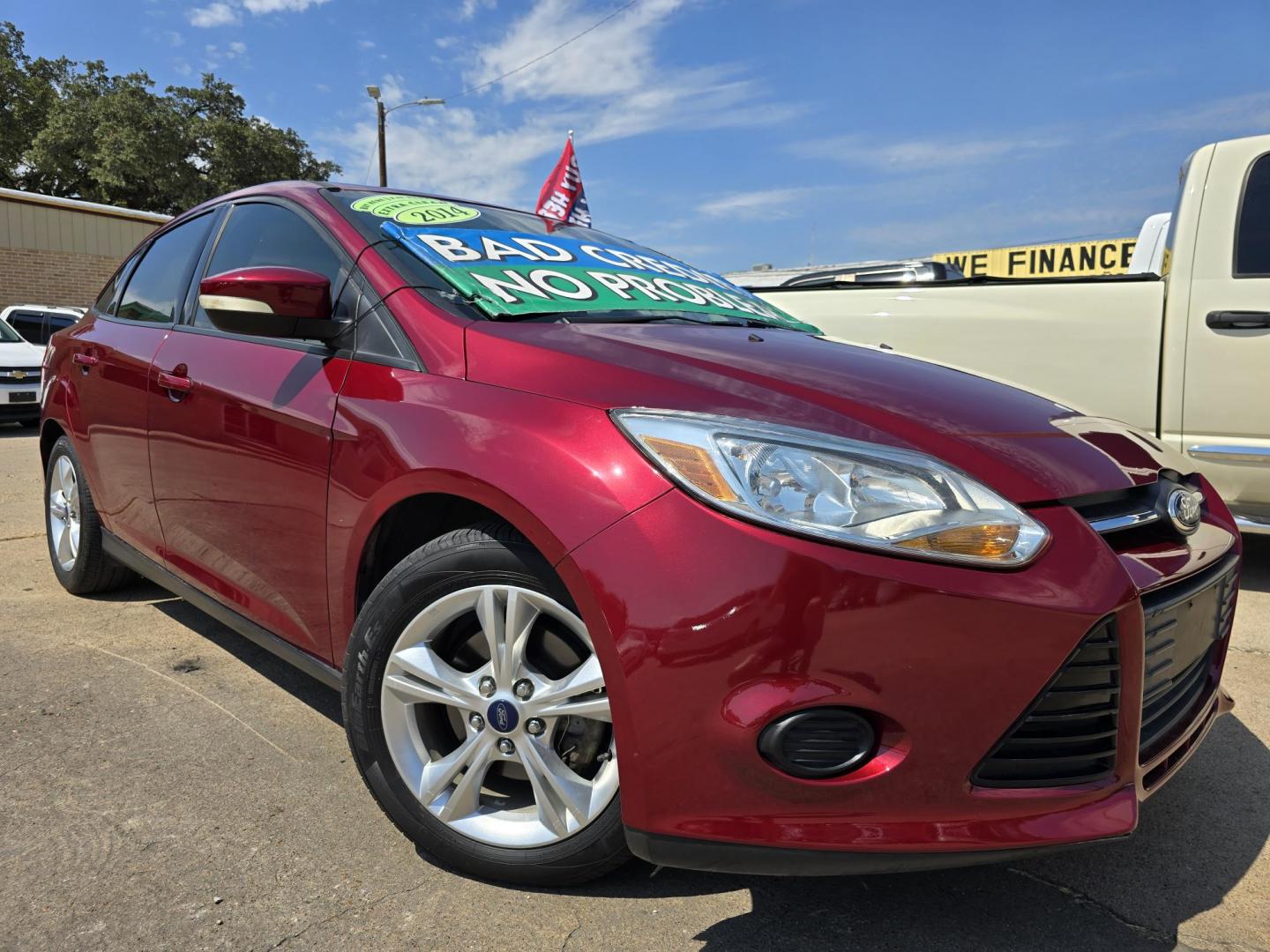 2014 RED /BEIGE FORD FOCUS SE SE (1FADP3F24EL) , AUTO transmission, located at 2660 S.Garland Avenue, Garland, TX, 75041, (469) 298-3118, 32.885387, -96.656776 - Welcome to DallasAutos4Less, one of the Premier BUY HERE PAY HERE Dealers in the North Dallas Area. We specialize in financing to people with NO CREDIT or BAD CREDIT. We need proof of income, proof of residence, and a ID. Come buy your new car from us today!! This is a Very clean 2014 FORD FOCUS - Photo#0