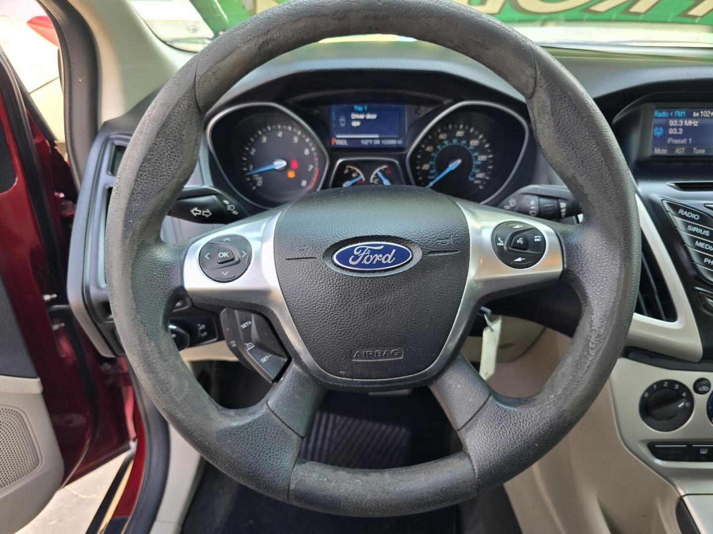 2014 RED /BEIGE FORD FOCUS SE SE (1FADP3F24EL) , AUTO transmission, located at 2660 S.Garland Avenue, Garland, TX, 75041, (469) 298-3118, 32.885387, -96.656776 - Welcome to DallasAutos4Less, one of the Premier BUY HERE PAY HERE Dealers in the North Dallas Area. We specialize in financing to people with NO CREDIT or BAD CREDIT. We need proof of income, proof of residence, and a ID. Come buy your new car from us today!! This is a Very clean 2014 FORD FOCUS - Photo#10