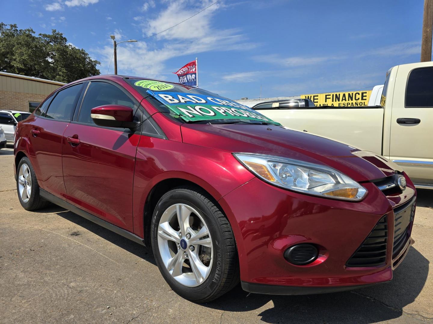 2014 RED /BEIGE FORD FOCUS SE SE (1FADP3F24EL) , AUTO transmission, located at 2660 S.Garland Avenue, Garland, TX, 75041, (469) 298-3118, 32.885387, -96.656776 - Welcome to DallasAutos4Less, one of the Premier BUY HERE PAY HERE Dealers in the North Dallas Area. We specialize in financing to people with NO CREDIT or BAD CREDIT. We need proof of income, proof of residence, and a ID. Come buy your new car from us today!! This is a Very clean 2014 FORD FOCUS - Photo#1