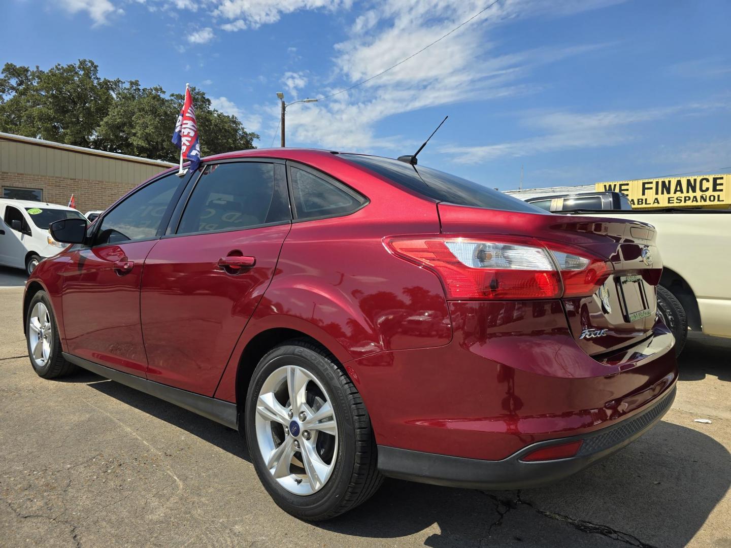 2014 RED /BEIGE FORD FOCUS SE SE (1FADP3F24EL) , AUTO transmission, located at 2660 S.Garland Avenue, Garland, TX, 75041, (469) 298-3118, 32.885387, -96.656776 - Welcome to DallasAutos4Less, one of the Premier BUY HERE PAY HERE Dealers in the North Dallas Area. We specialize in financing to people with NO CREDIT or BAD CREDIT. We need proof of income, proof of residence, and a ID. Come buy your new car from us today!! This is a Very clean 2014 FORD FOCUS - Photo#5