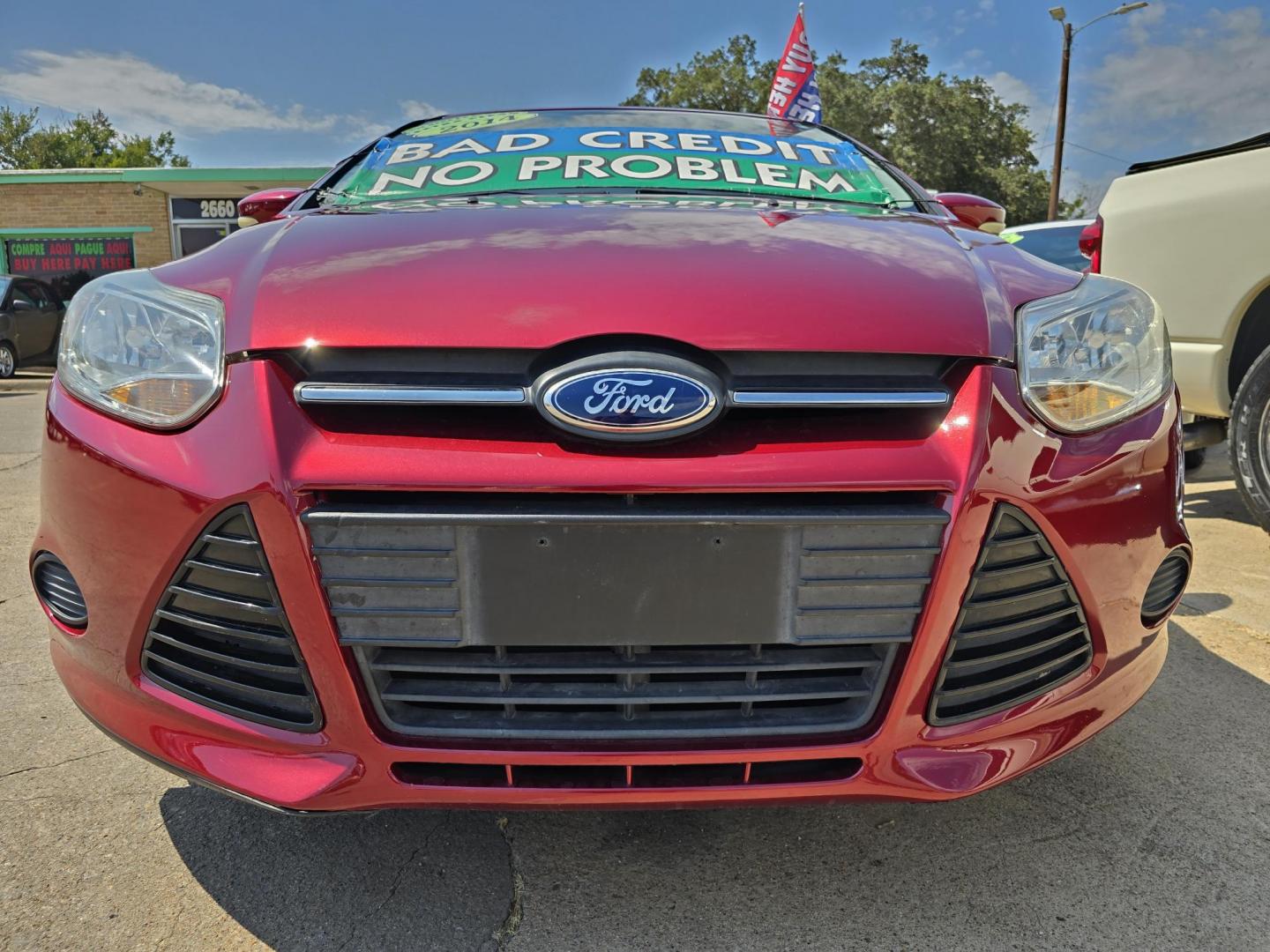 2014 RED /BEIGE FORD FOCUS SE SE (1FADP3F24EL) , AUTO transmission, located at 2660 S.Garland Avenue, Garland, TX, 75041, (469) 298-3118, 32.885387, -96.656776 - Welcome to DallasAutos4Less, one of the Premier BUY HERE PAY HERE Dealers in the North Dallas Area. We specialize in financing to people with NO CREDIT or BAD CREDIT. We need proof of income, proof of residence, and a ID. Come buy your new car from us today!! This is a Very clean 2014 FORD FOCUS - Photo#9