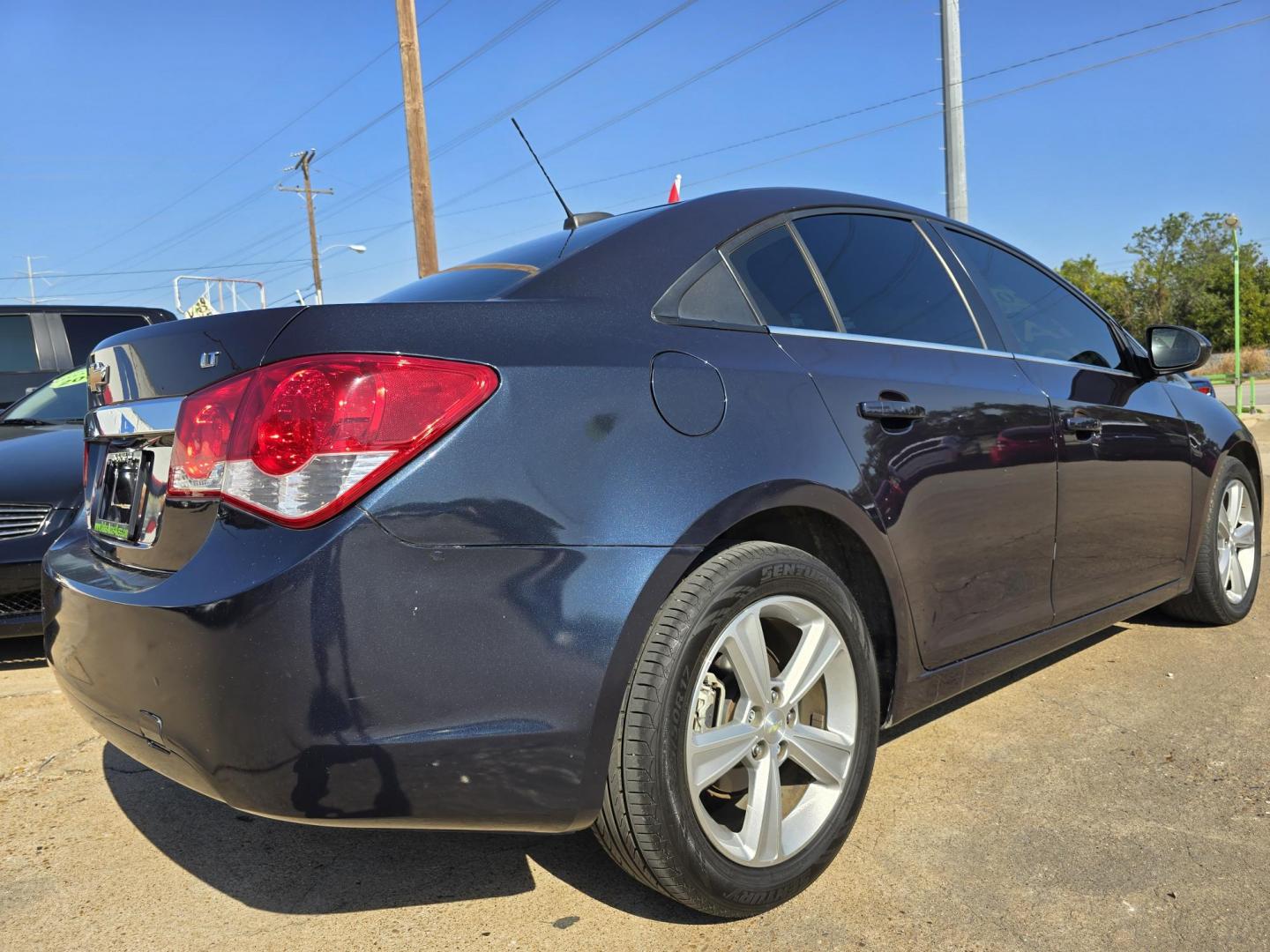 2015 Chevrolet Cruze 2LT (1G1PE5SB8F7) with an 1.4L L4 DOHC 16V TURBO engine, 6-Speed Automatic transmission, located at 2660 S.Garland Avenue, Garland, TX, 75041, (469) 298-3118, 32.885387, -96.656776 - Photo#3