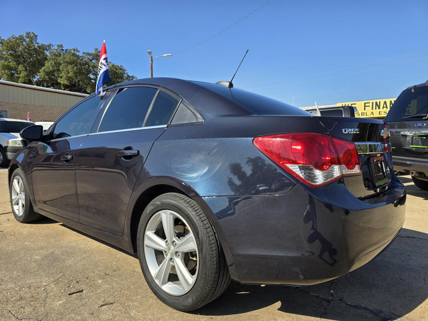 2015 Chevrolet Cruze 2LT (1G1PE5SB8F7) with an 1.4L L4 DOHC 16V TURBO engine, 6-Speed Automatic transmission, located at 2660 S.Garland Avenue, Garland, TX, 75041, (469) 298-3118, 32.885387, -96.656776 - Photo#5