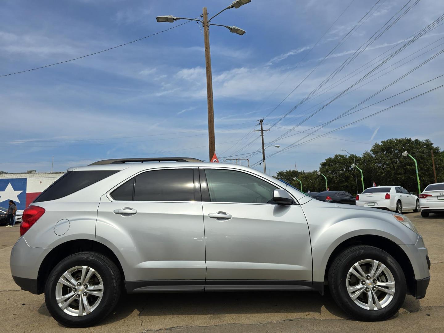 2015 Chevrolet Equinox LT (2GNALBEKXF1) with an 2.4L L4 DOHC 16V FFV engine, 6-Speed Automatic transmission, located at 2660 S.Garland Avenue, Garland, TX, 75041, (469) 298-3118, 32.885387, -96.656776 - Photo#2