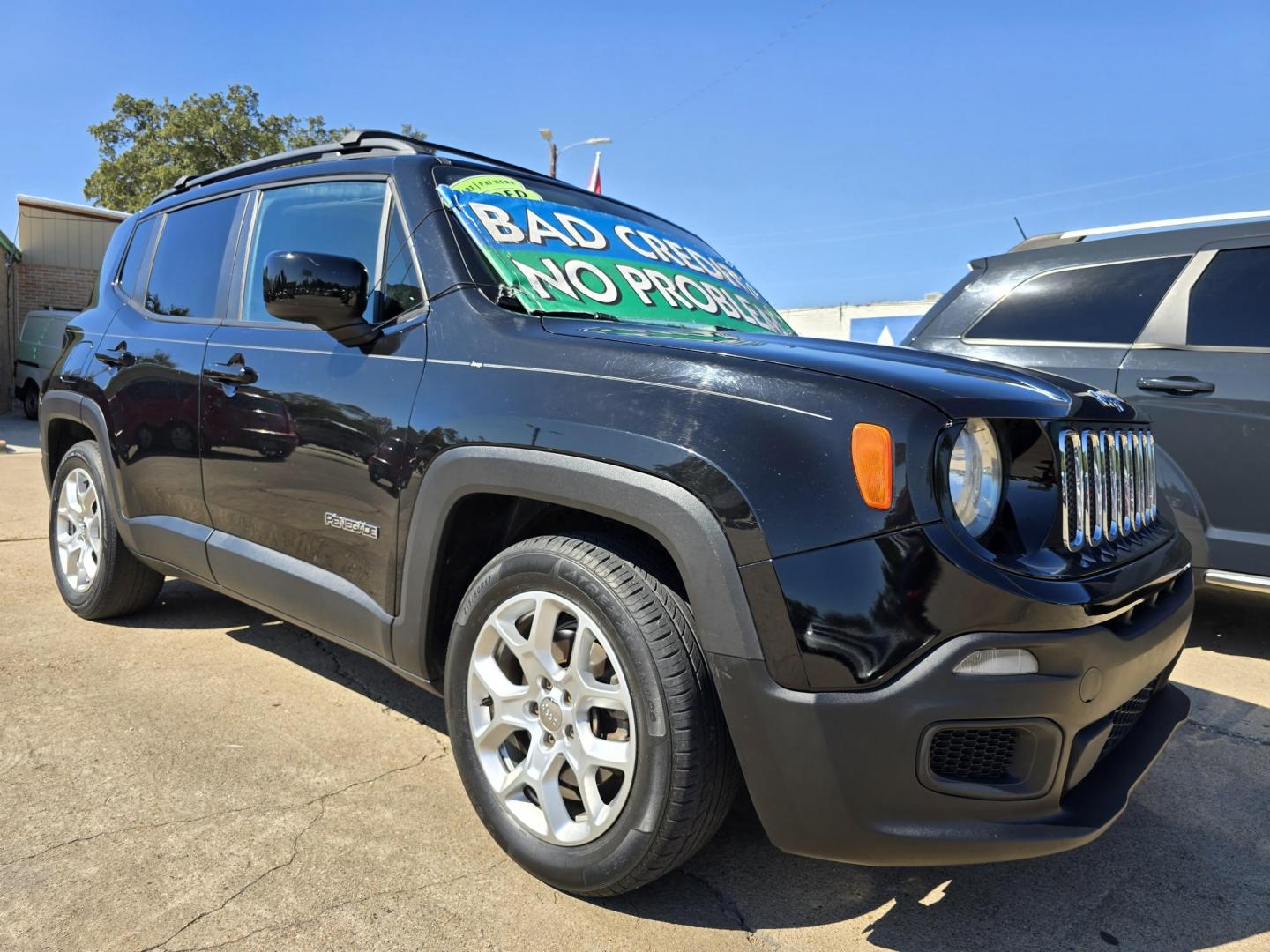 2015 Jeep Renegade Latitude (ZACCJABT8FP) with an 2.4L L4 engine, AUTO transmission, located at 2660 S.Garland Avenue, Garland, TX, 75041, (469) 298-3118, 32.885387, -96.656776 - Photo#1