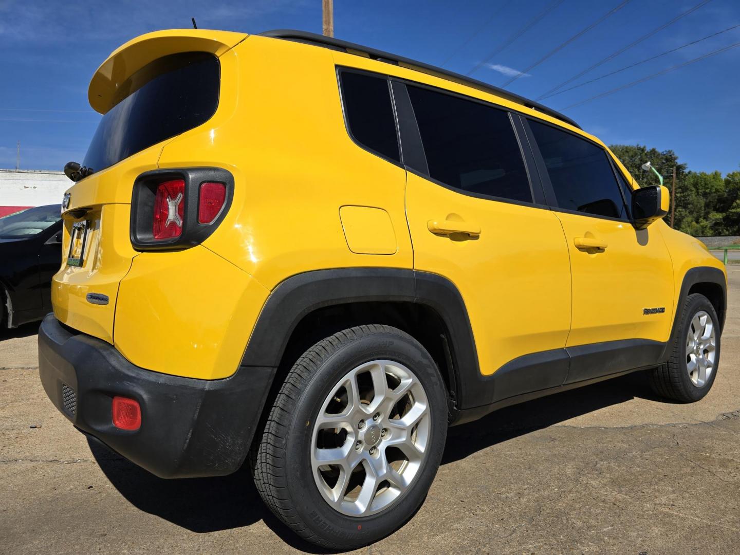 2015 YELLOW Jeep Renegade Latitude (ZACCJABT6FP) with an 2.4L L4 engine, AUTO transmission, located at 2660 S.Garland Avenue, Garland, TX, 75041, (469) 298-3118, 32.885387, -96.656776 - Photo#3