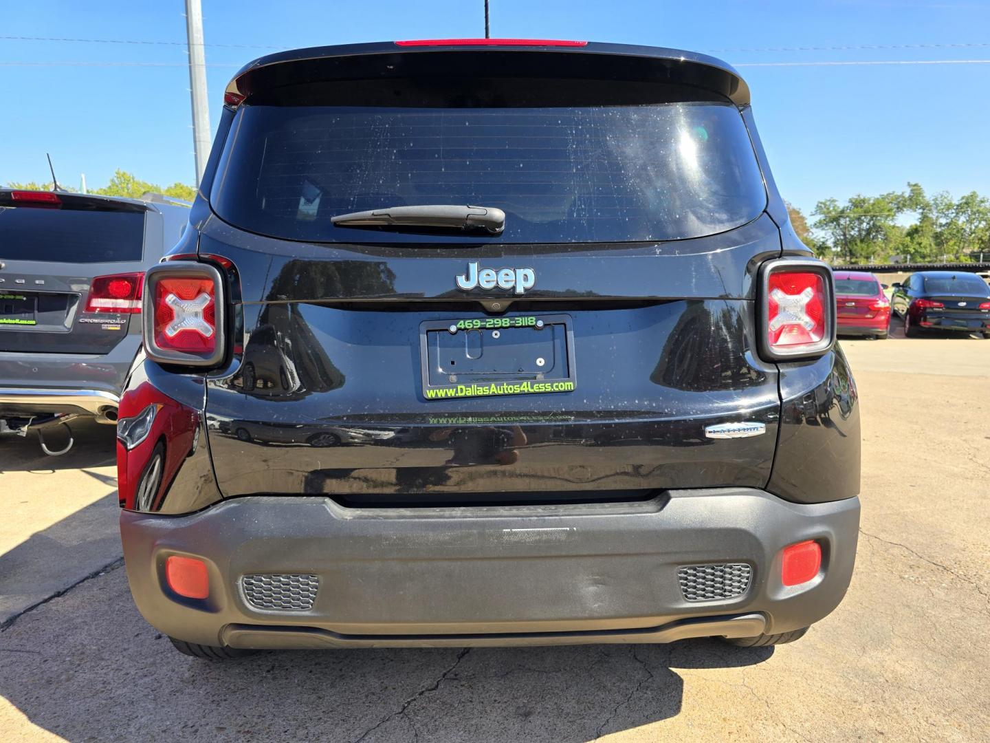 2015 Jeep Renegade Latitude (ZACCJABT8FP) with an 2.4L L4 engine, AUTO transmission, located at 2660 S.Garland Avenue, Garland, TX, 75041, (469) 298-3118, 32.885387, -96.656776 - Photo#4