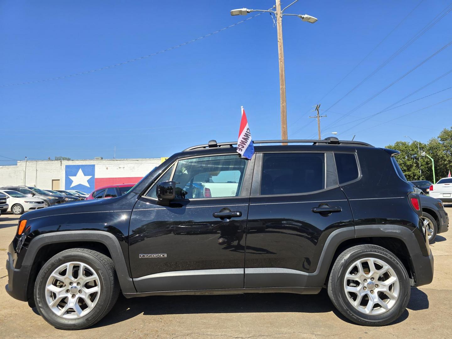 2015 Jeep Renegade Latitude (ZACCJABT8FP) with an 2.4L L4 engine, AUTO transmission, located at 2660 S.Garland Avenue, Garland, TX, 75041, (469) 298-3118, 32.885387, -96.656776 - Photo#6