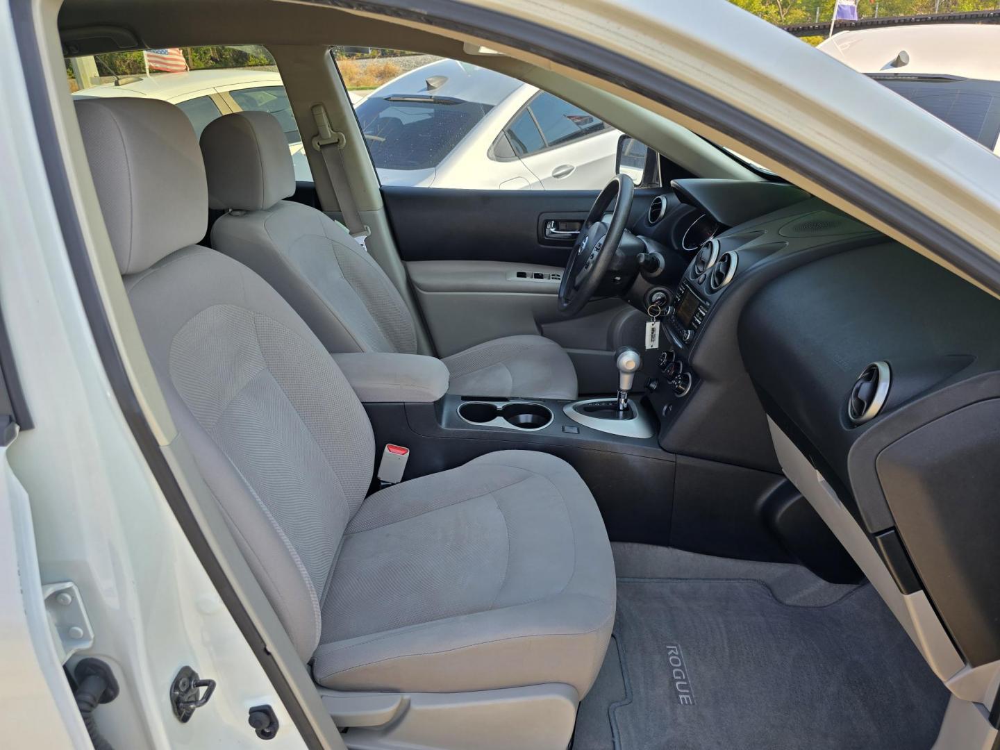 2015 DIAMOND WHITE Nissan Rogue Select Select S (JN8AS5MT3FW) with an 2.5L L4 DOHC 16V engine, Continuously Variable Transmission transmission, located at 2660 S.Garland Avenue, Garland, TX, 75041, (469) 298-3118, 32.885387, -96.656776 - Photo#17