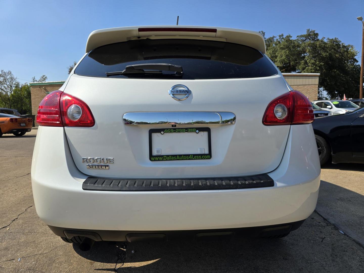 2015 DIAMOND WHITE Nissan Rogue Select Select S (JN8AS5MT3FW) with an 2.5L L4 DOHC 16V engine, Continuously Variable Transmission transmission, located at 2660 S.Garland Avenue, Garland, TX, 75041, (469) 298-3118, 32.885387, -96.656776 - Photo#4