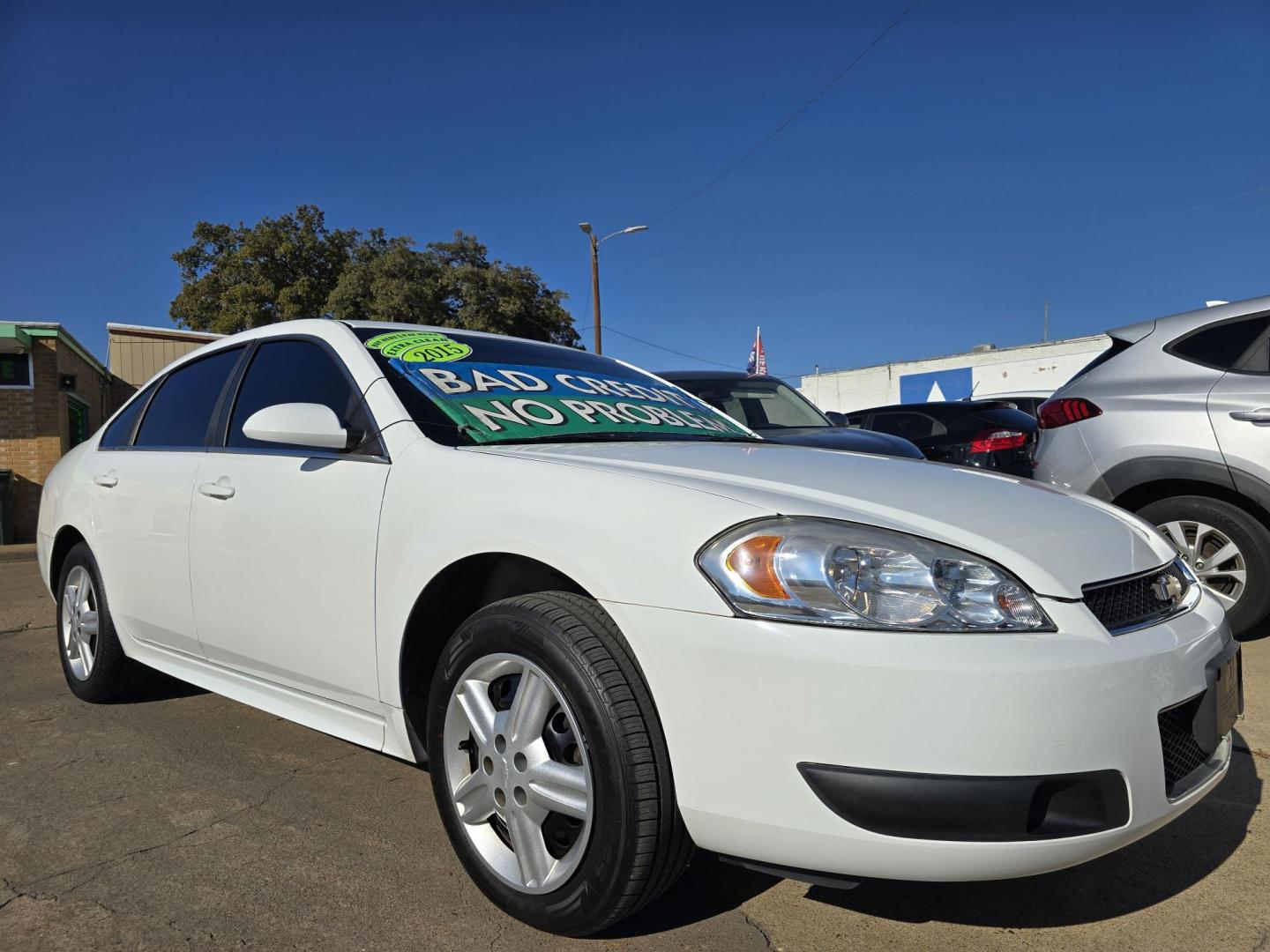 2015 WHITE Chevrolet Impala Police Cruiser (2G1WD5E39F1) with an 3.6L V6 DOHC 24V engine, 6A transmission, located at 2660 S.Garland Avenue, Garland, TX, 75041, (469) 298-3118, 32.885387, -96.656776 - Photo#1