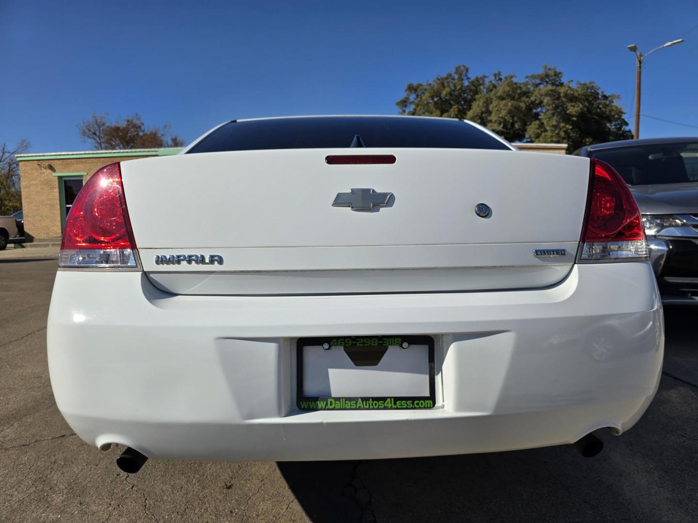 2015 WHITE Chevrolet Impala Police Cruiser (2G1WD5E39F1) with an 3.6L V6 DOHC 24V engine, 6A transmission, located at 2660 S.Garland Avenue, Garland, TX, 75041, (469) 298-3118, 32.885387, -96.656776 - Photo#4