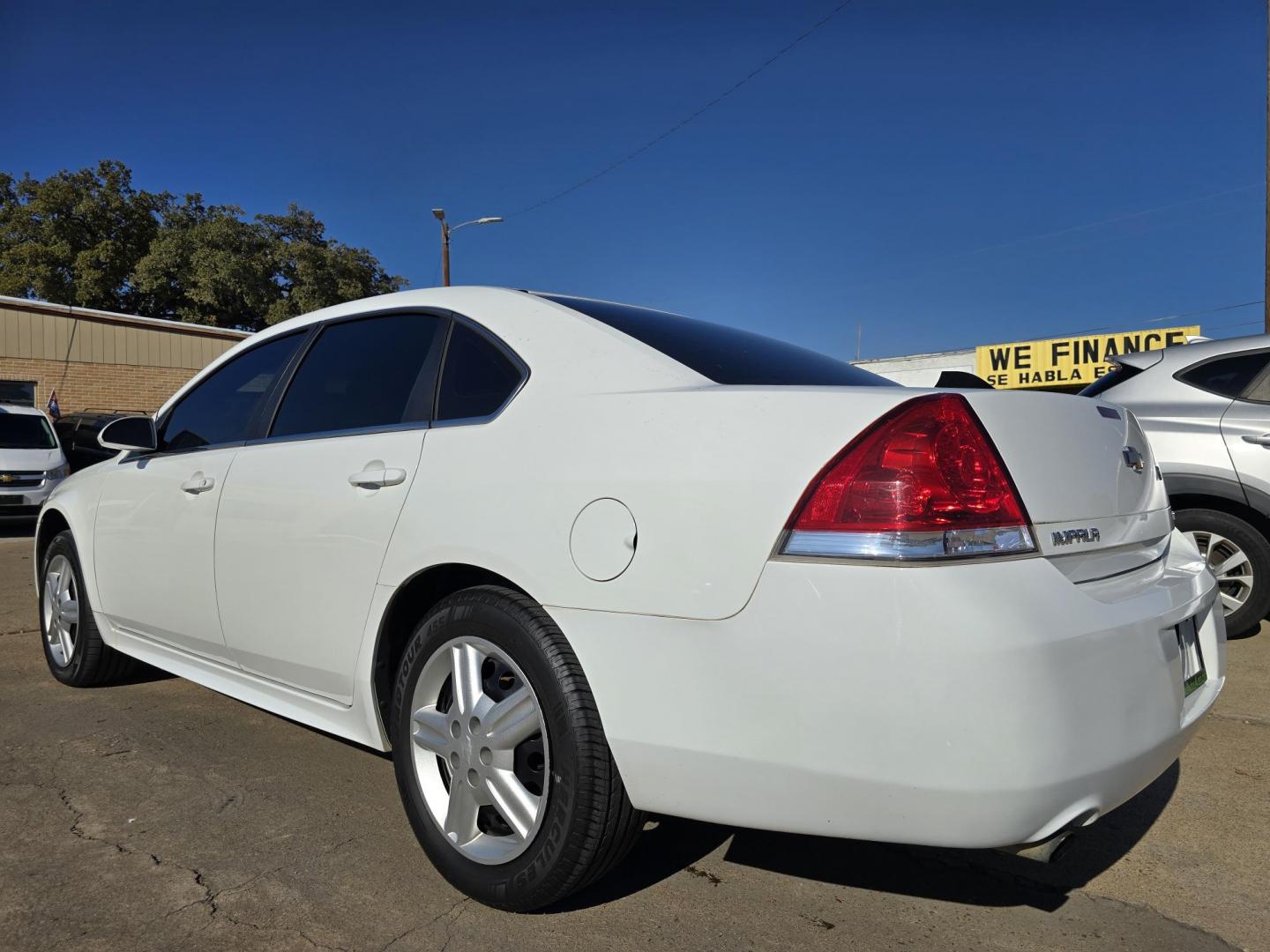 2015 WHITE Chevrolet Impala Police Cruiser (2G1WD5E39F1) with an 3.6L V6 DOHC 24V engine, 6A transmission, located at 2660 S.Garland Avenue, Garland, TX, 75041, (469) 298-3118, 32.885387, -96.656776 - Photo#5