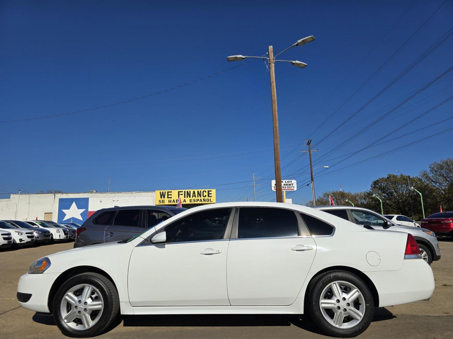 2015 WHITE Chevrolet Impala Police Cruiser (2G1WD5E39F1) with an 3.6L V6 DOHC 24V engine, 6A transmission, located at 2660 S.Garland Avenue, Garland, TX, 75041, (469) 298-3118, 32.885387, -96.656776 - Photo#6