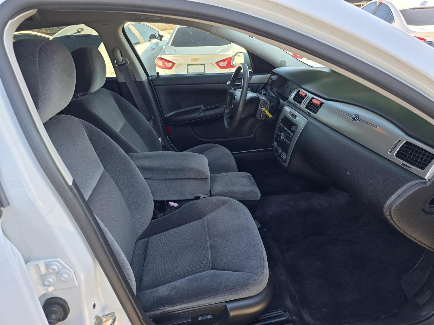 2015 WHITE Chevrolet Impala Police Cruiser (2G1WD5E39F1) with an 3.6L V6 DOHC 24V engine, 6A transmission, located at 2660 S.Garland Avenue, Garland, TX, 75041, (469) 298-3118, 32.885387, -96.656776 - Photo#15