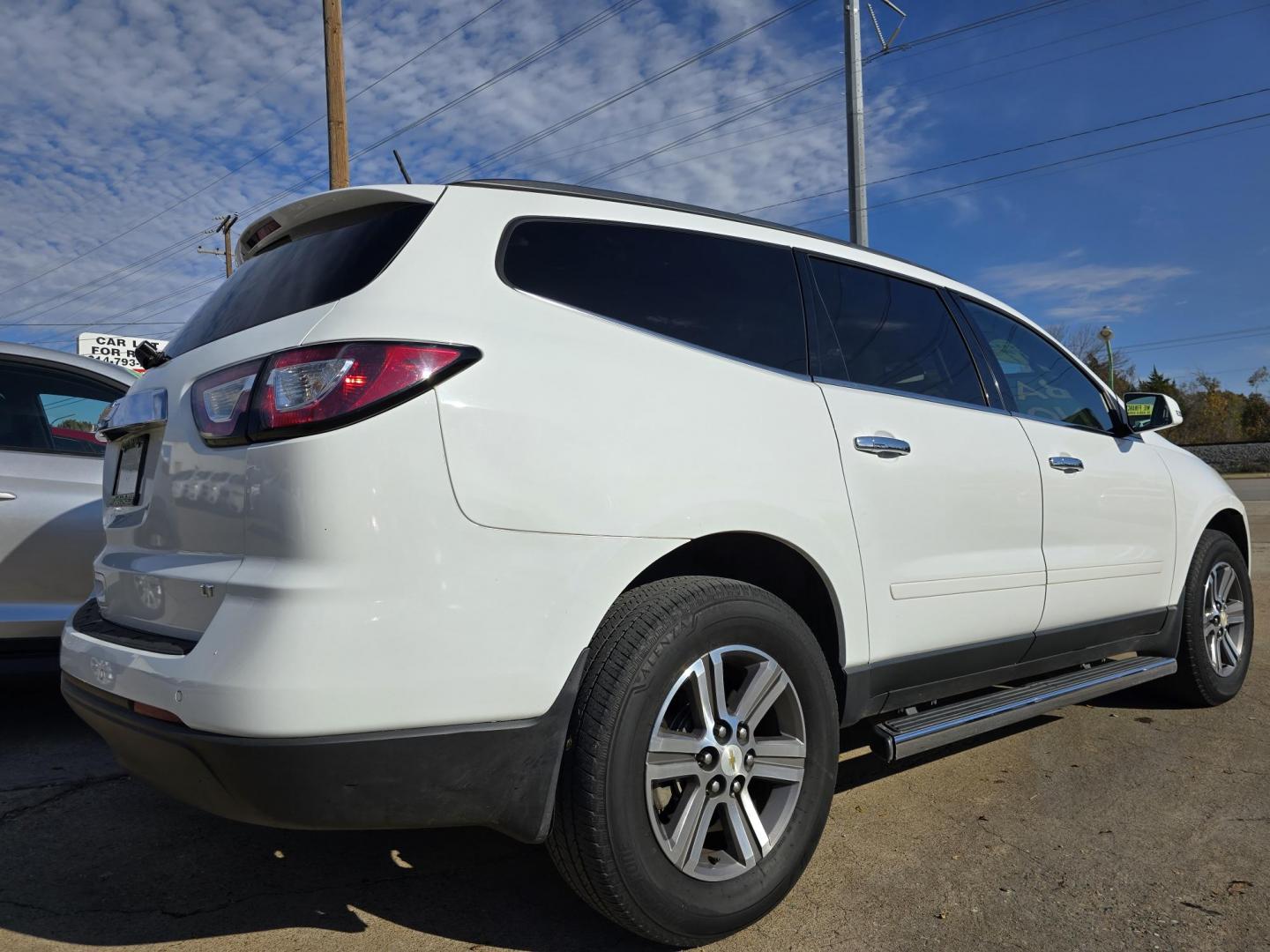 2015 Chevrolet Traverse 1LT (1GNKRGKD0FJ) with an 3.6L V6 DOHC 24V engine, 6-Speed Automatic transmission, located at 2660 S.Garland Avenue, Garland, TX, 75041, (469) 298-3118, 32.885387, -96.656776 - Welcome to DallasAutos4Less, one of the Premier BUY HERE PAY HERE Dealers in the North Dallas Area. We specialize in financing to people with NO CREDIT or BAD CREDIT. We need proof of income, proof of residence, and a ID. Come buy your new car from us today!! This is a very clean 2015 CHEVY TRAVE - Photo#3