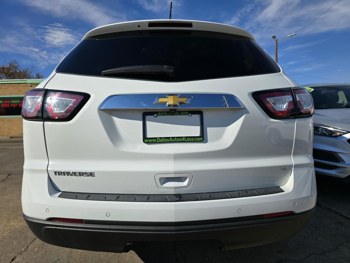 2015 Chevrolet Traverse 1LT (1GNKRGKD0FJ) with an 3.6L V6 DOHC 24V engine, 6-Speed Automatic transmission, located at 2660 S.Garland Avenue, Garland, TX, 75041, (469) 298-3118, 32.885387, -96.656776 - Welcome to DallasAutos4Less, one of the Premier BUY HERE PAY HERE Dealers in the North Dallas Area. We specialize in financing to people with NO CREDIT or BAD CREDIT. We need proof of income, proof of residence, and a ID. Come buy your new car from us today!! This is a very clean 2015 CHEVY TRAVE - Photo#4