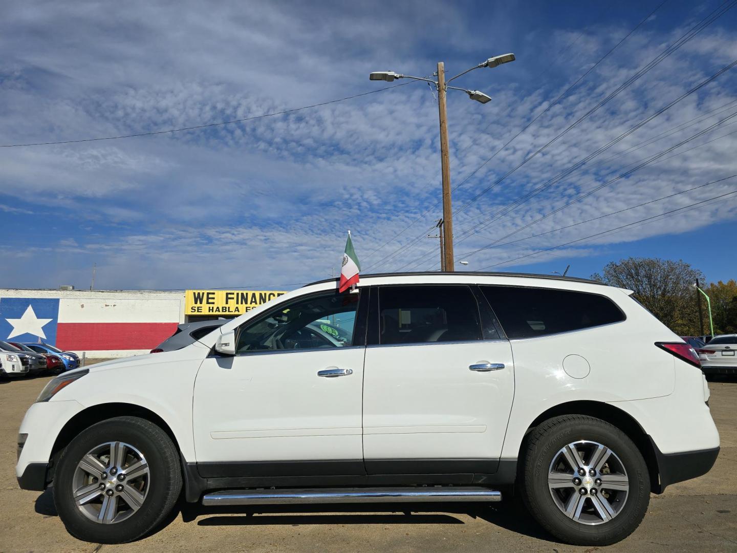 2015 Chevrolet Traverse 1LT (1GNKRGKD0FJ) with an 3.6L V6 DOHC 24V engine, 6-Speed Automatic transmission, located at 2660 S.Garland Avenue, Garland, TX, 75041, (469) 298-3118, 32.885387, -96.656776 - Welcome to DallasAutos4Less, one of the Premier BUY HERE PAY HERE Dealers in the North Dallas Area. We specialize in financing to people with NO CREDIT or BAD CREDIT. We need proof of income, proof of residence, and a ID. Come buy your new car from us today!! This is a very clean 2015 CHEVY TRAVE - Photo#6