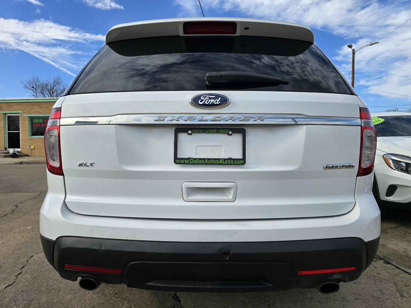 2015 WHITE Ford Explorer (1FM5K7B85FG) with an 3.5L V6 DOHC 24V engine, 6-Speed Automatic transmission, located at 2660 S.Garland Avenue, Garland, TX, 75041, (469) 298-3118, 32.885387, -96.656776 - Photo#4