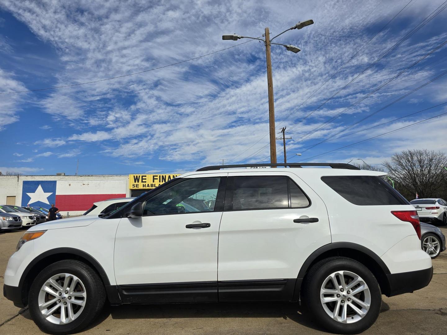 2015 WHITE Ford Explorer (1FM5K7B85FG) with an 3.5L V6 DOHC 24V engine, 6-Speed Automatic transmission, located at 2660 S.Garland Avenue, Garland, TX, 75041, (469) 298-3118, 32.885387, -96.656776 - Photo#6