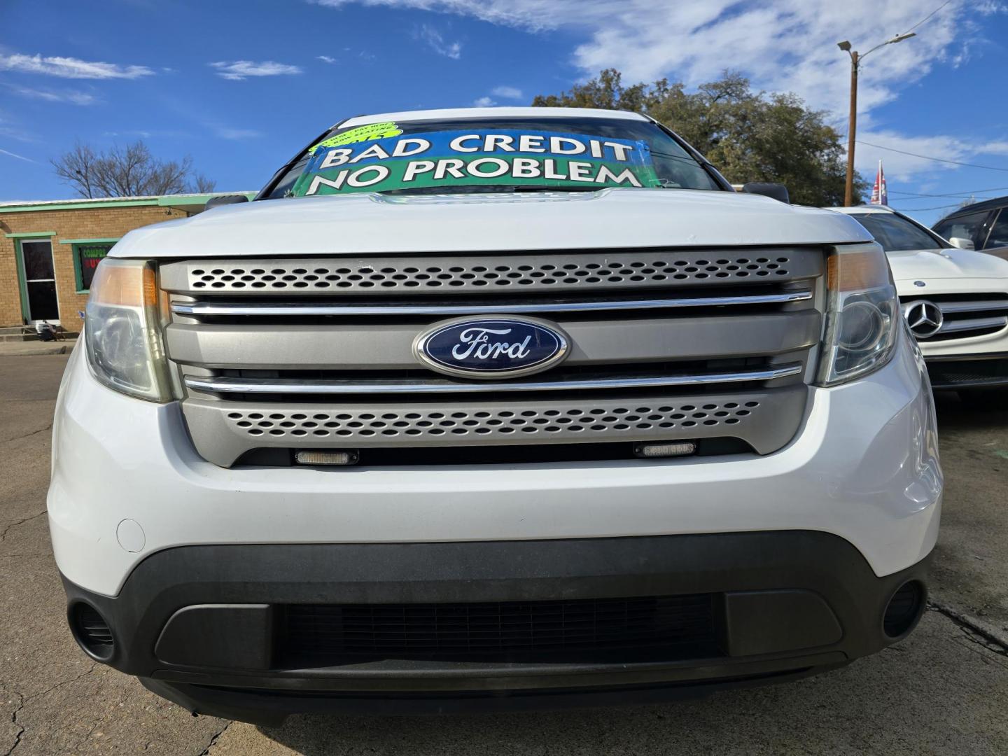 2015 WHITE Ford Explorer (1FM5K7B85FG) with an 3.5L V6 DOHC 24V engine, 6-Speed Automatic transmission, located at 2660 S.Garland Avenue, Garland, TX, 75041, (469) 298-3118, 32.885387, -96.656776 - Photo#9