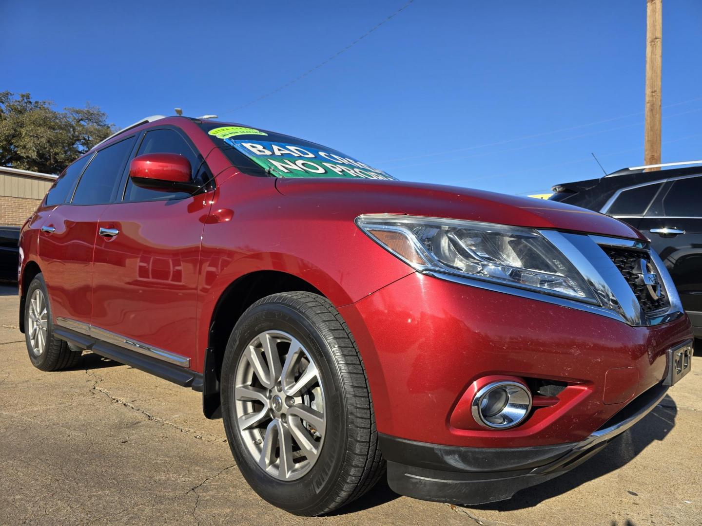 2015 RED Nissan Pathfinder SL (5N1AR2MN6FC) with an 3.5L V6 DOHC 24V engine, Continuously Variable Transmission transmission, located at 2660 S.Garland Avenue, Garland, TX, 75041, (469) 298-3118, 32.885387, -96.656776 - Photo#1