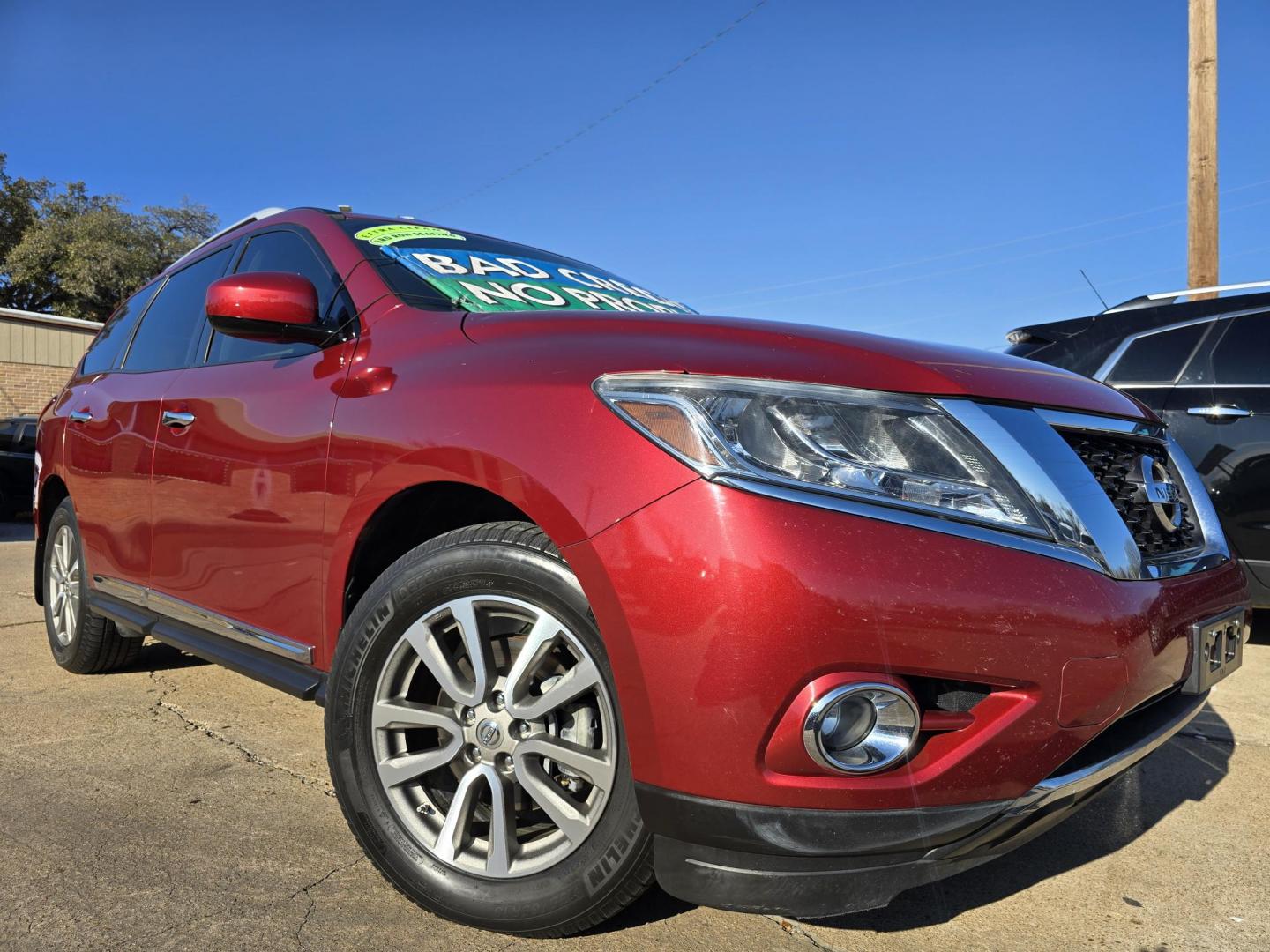 2015 RED Nissan Pathfinder SL (5N1AR2MN6FC) with an 3.5L V6 DOHC 24V engine, Continuously Variable Transmission transmission, located at 2660 S.Garland Avenue, Garland, TX, 75041, (469) 298-3118, 32.885387, -96.656776 - Photo#0