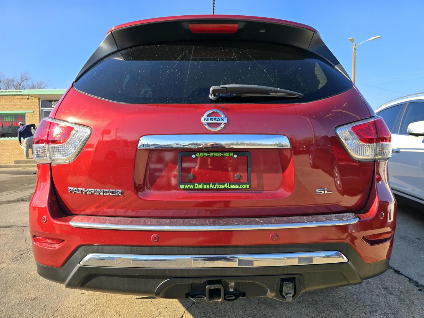 2015 RED Nissan Pathfinder SL (5N1AR2MN6FC) with an 3.5L V6 DOHC 24V engine, Continuously Variable Transmission transmission, located at 2660 S.Garland Avenue, Garland, TX, 75041, (469) 298-3118, 32.885387, -96.656776 - Photo#4