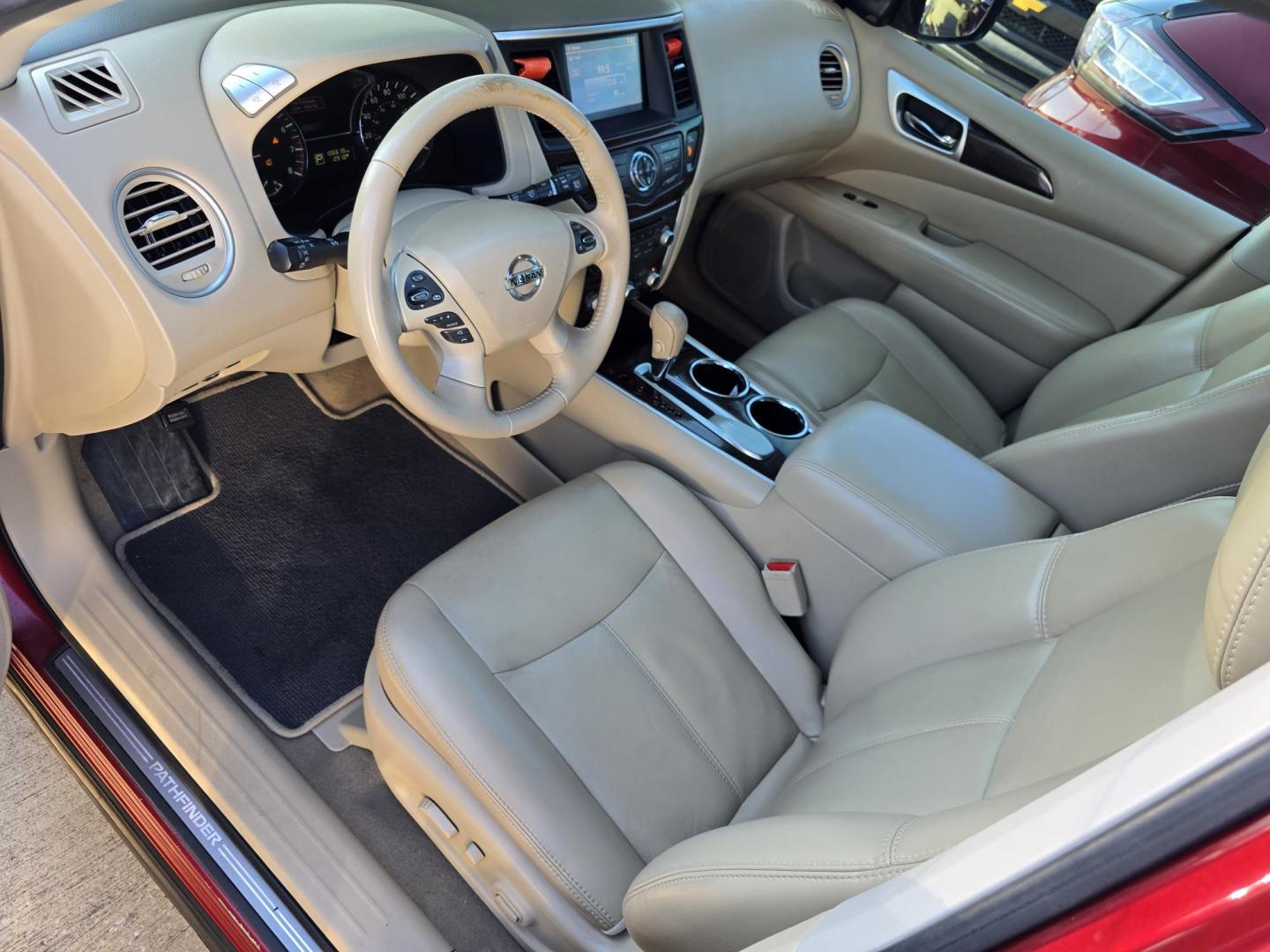 2015 RED Nissan Pathfinder SL (5N1AR2MN6FC) with an 3.5L V6 DOHC 24V engine, Continuously Variable Transmission transmission, located at 2660 S.Garland Avenue, Garland, TX, 75041, (469) 298-3118, 32.885387, -96.656776 - Photo#10