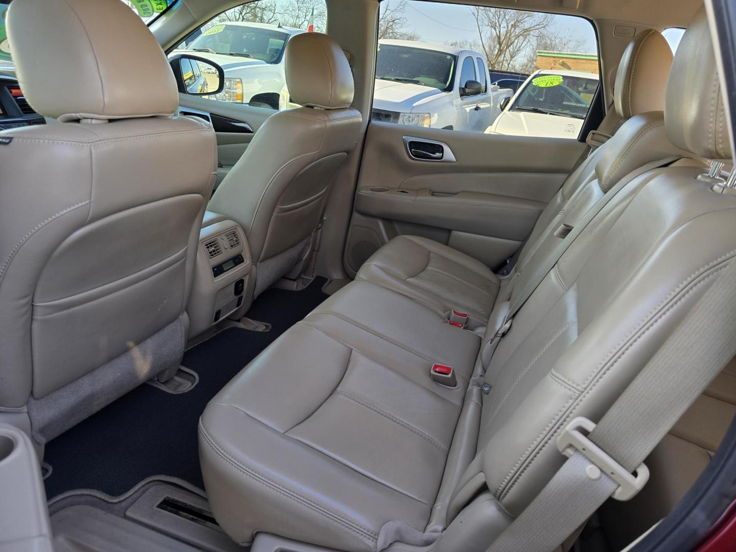 2015 RED Nissan Pathfinder SL (5N1AR2MN6FC) with an 3.5L V6 DOHC 24V engine, Continuously Variable Transmission transmission, located at 2660 S.Garland Avenue, Garland, TX, 75041, (469) 298-3118, 32.885387, -96.656776 - Photo#17