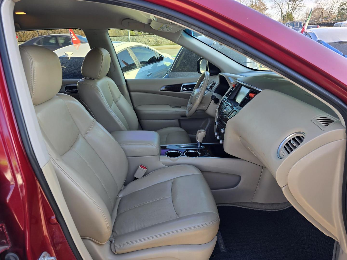 2015 RED Nissan Pathfinder SL (5N1AR2MN6FC) with an 3.5L V6 DOHC 24V engine, Continuously Variable Transmission transmission, located at 2660 S.Garland Avenue, Garland, TX, 75041, (469) 298-3118, 32.885387, -96.656776 - Photo#21