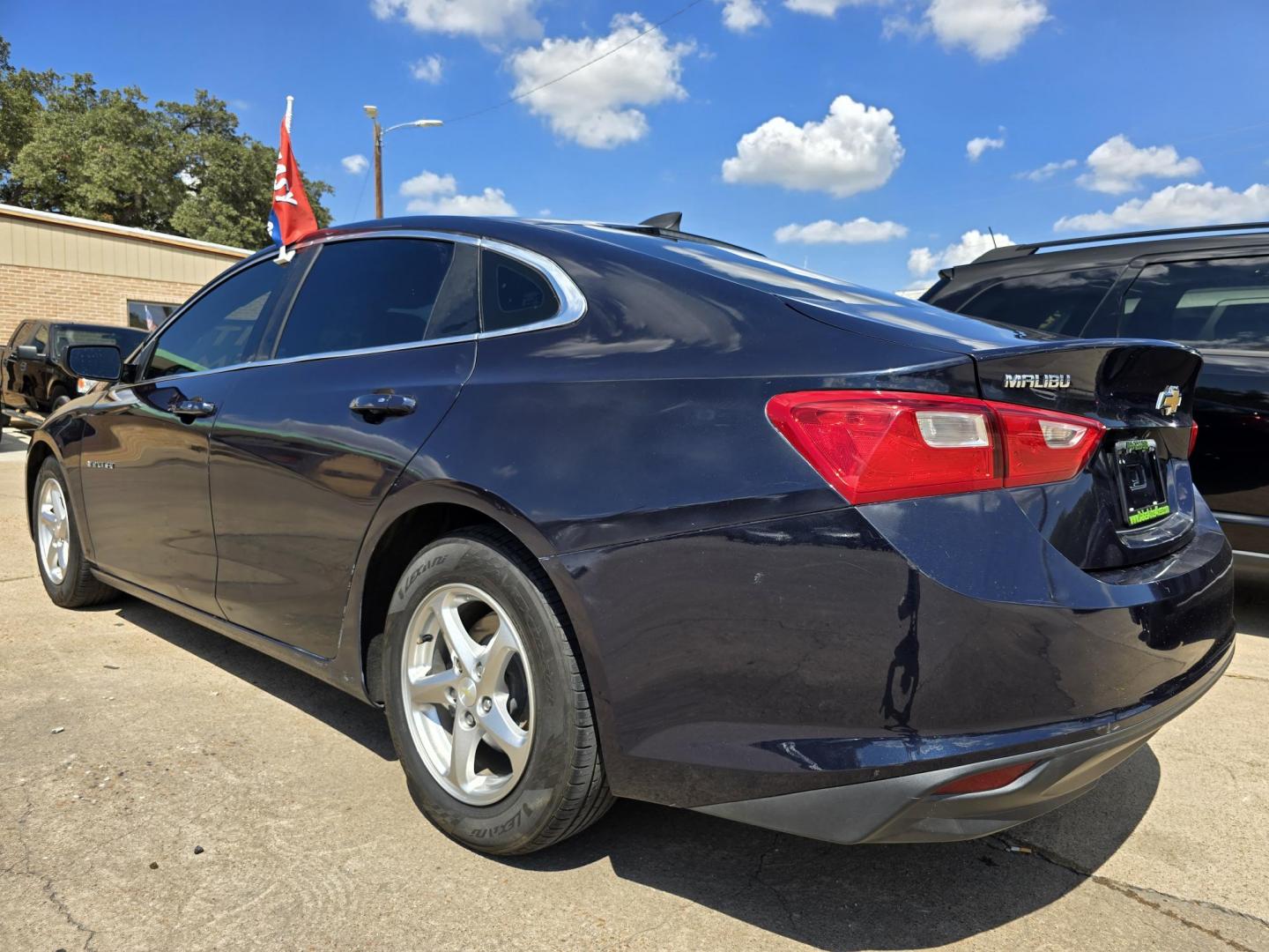 2016 Chevrolet Malibu LS (1G1ZB5ST7GF) with an 1.5L L4 DOHC 16V engine, 6A transmission, located at 2660 S.Garland Avenue, Garland, TX, 75041, (469) 298-3118, 32.885387, -96.656776 - Photo#5