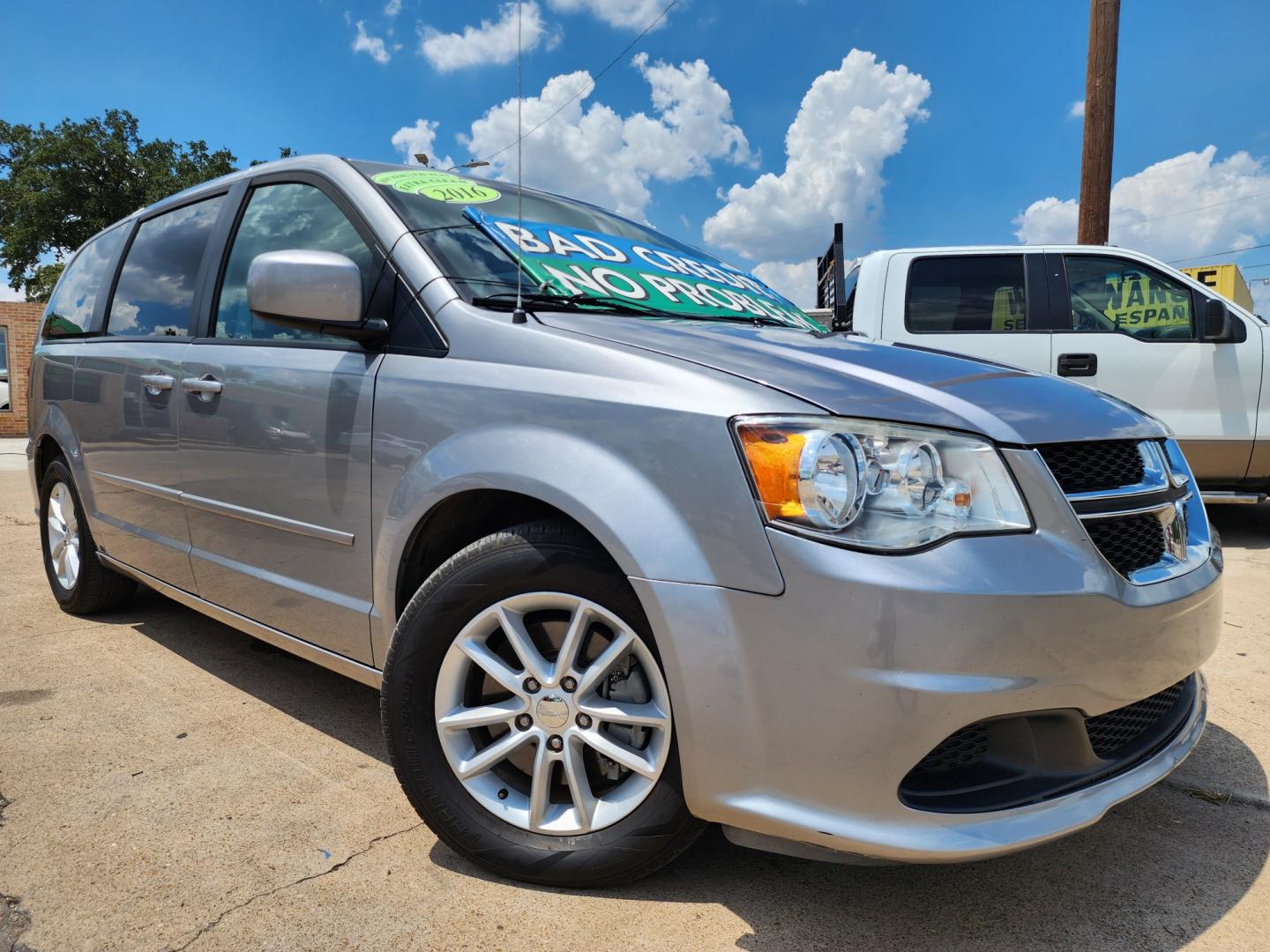 2016 SILVER Dodge Grand Caravan SXT (2C4RDGCG7GR) with an 3.6L V6 DOHC 24V engine, 6A transmission, located at 2660 S.Garland Avenue, Garland, TX, 75041, (469) 298-3118, 32.885387, -96.656776 - Welcome to DallasAutos4Less, one of the Premier BUY HERE PAY HERE Dealers in the North Dallas Area. We specialize in financing to people with NO CREDIT or BAD CREDIT. We need proof of income, proof of residence, and a ID. Come buy your new car from us today!! This is a SUPER CLEAN 2016 DODGE GRAN - Photo#0