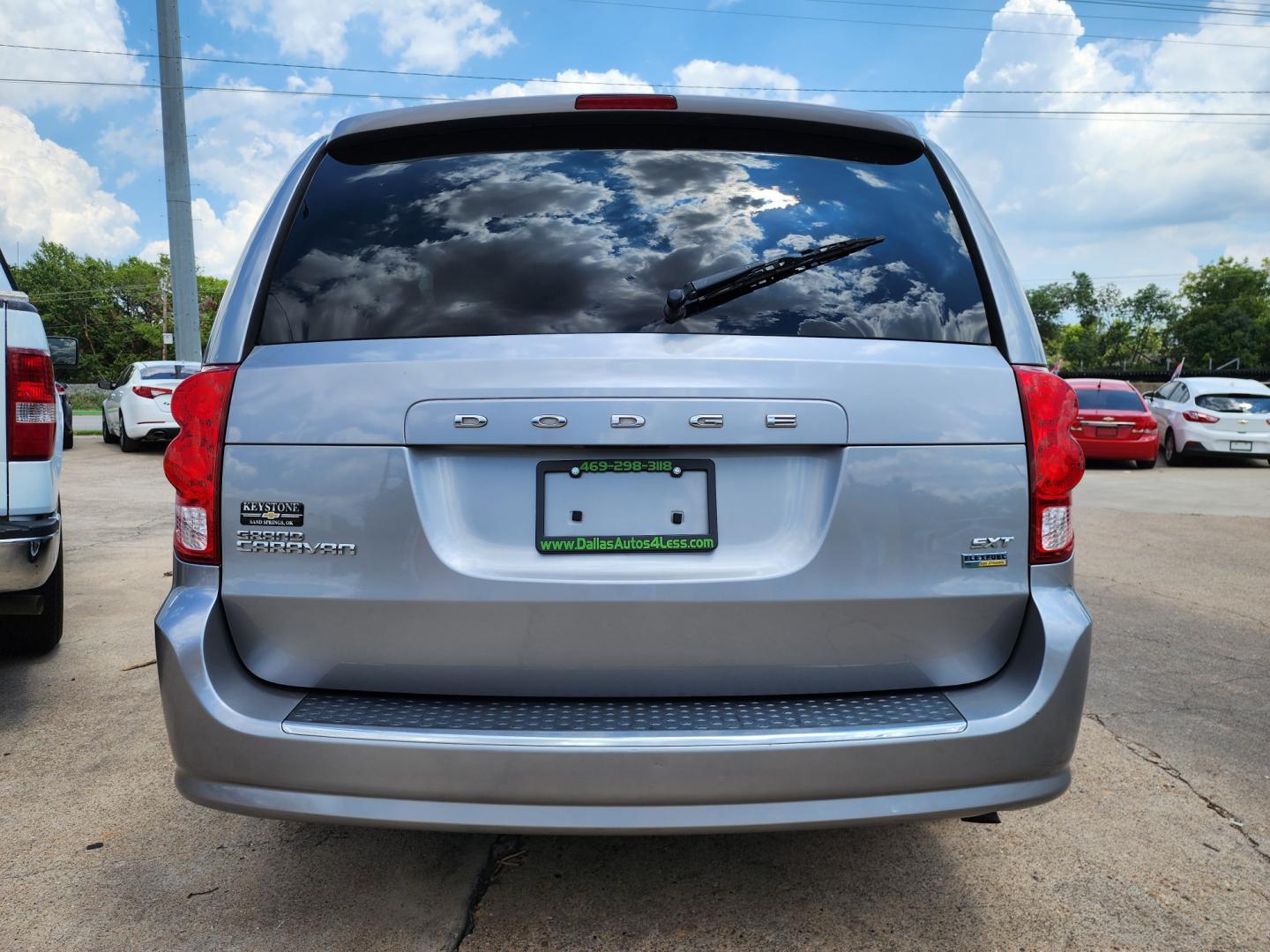 2016 SILVER Dodge Grand Caravan SXT (2C4RDGCG7GR) with an 3.6L V6 DOHC 24V engine, 6A transmission, located at 2660 S.Garland Avenue, Garland, TX, 75041, (469) 298-3118, 32.885387, -96.656776 - Welcome to DallasAutos4Less, one of the Premier BUY HERE PAY HERE Dealers in the North Dallas Area. We specialize in financing to people with NO CREDIT or BAD CREDIT. We need proof of income, proof of residence, and a ID. Come buy your new car from us today!! This is a SUPER CLEAN 2016 DODGE GRAN - Photo#4